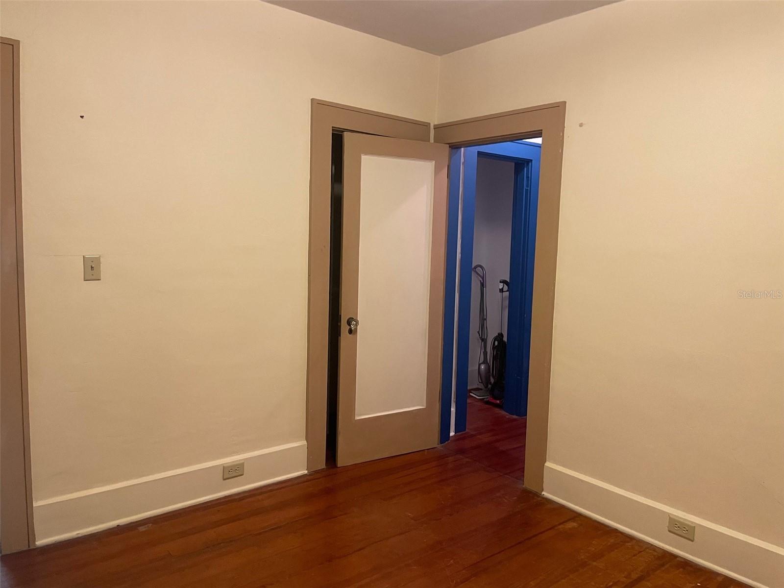 Image 15 of 20 For 4526 Burlington Avenue N
