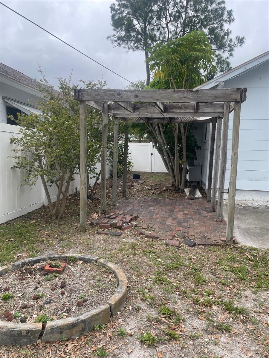 Image 19 of 20 For 4526 Burlington Avenue N