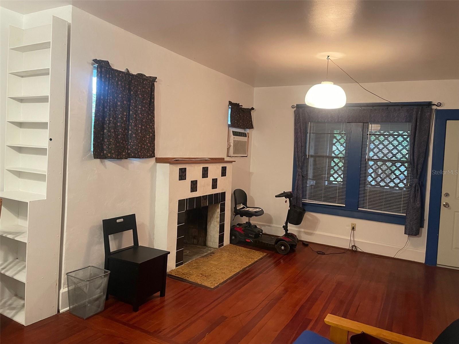Image 2 of 20 For 4526 Burlington Avenue N