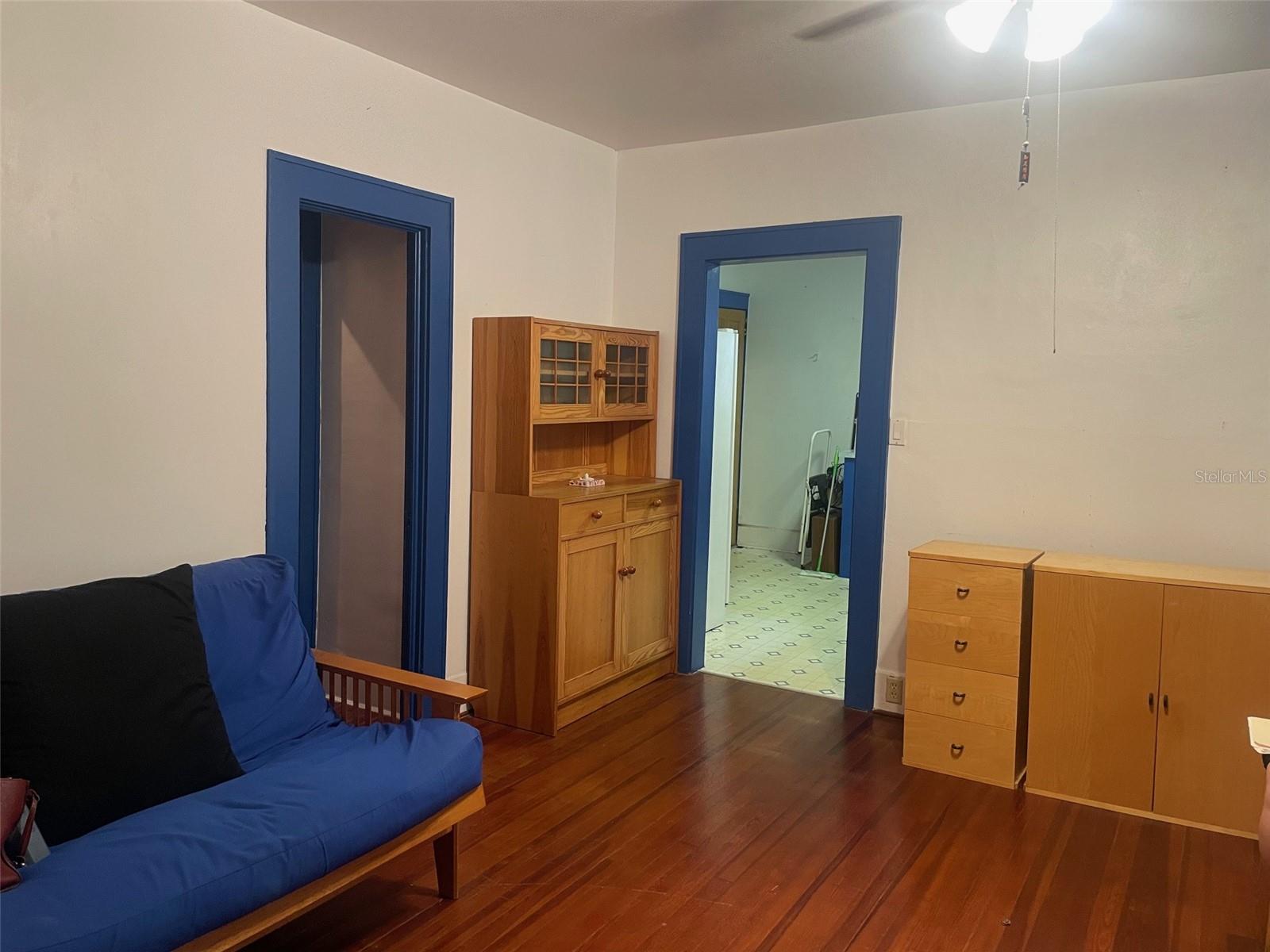Image 4 of 20 For 4526 Burlington Avenue N