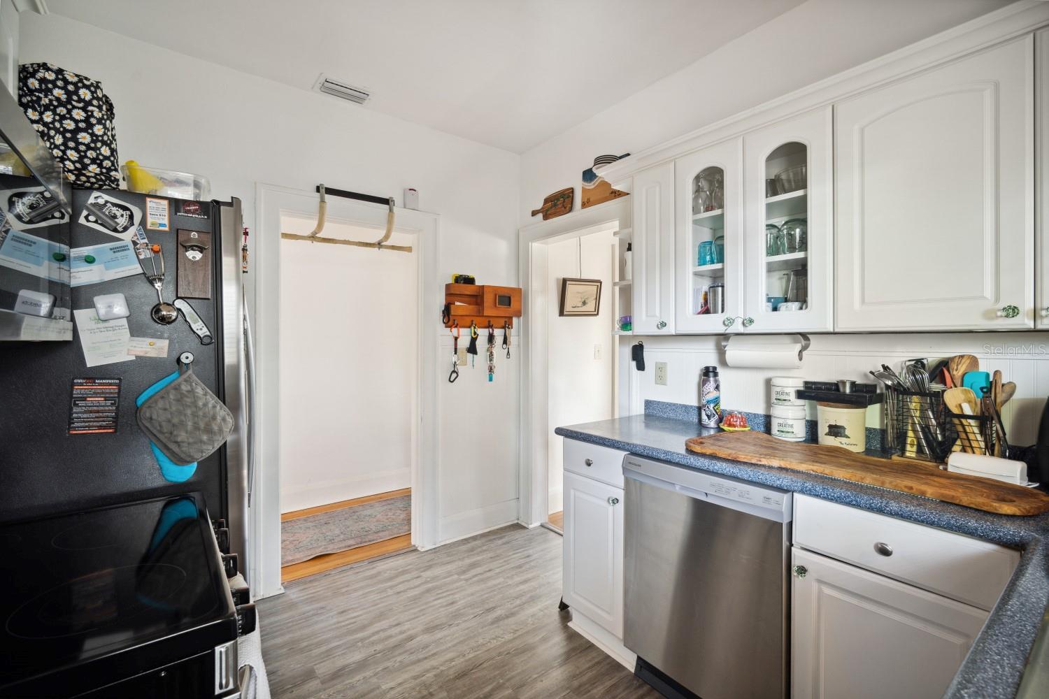 Listing photo id 16 for 216 South Avenue