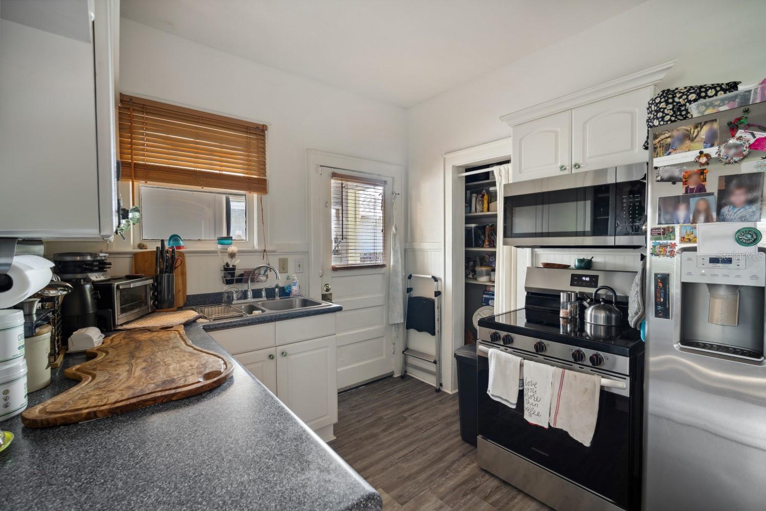 Listing photo id 1 for 216 South Avenue