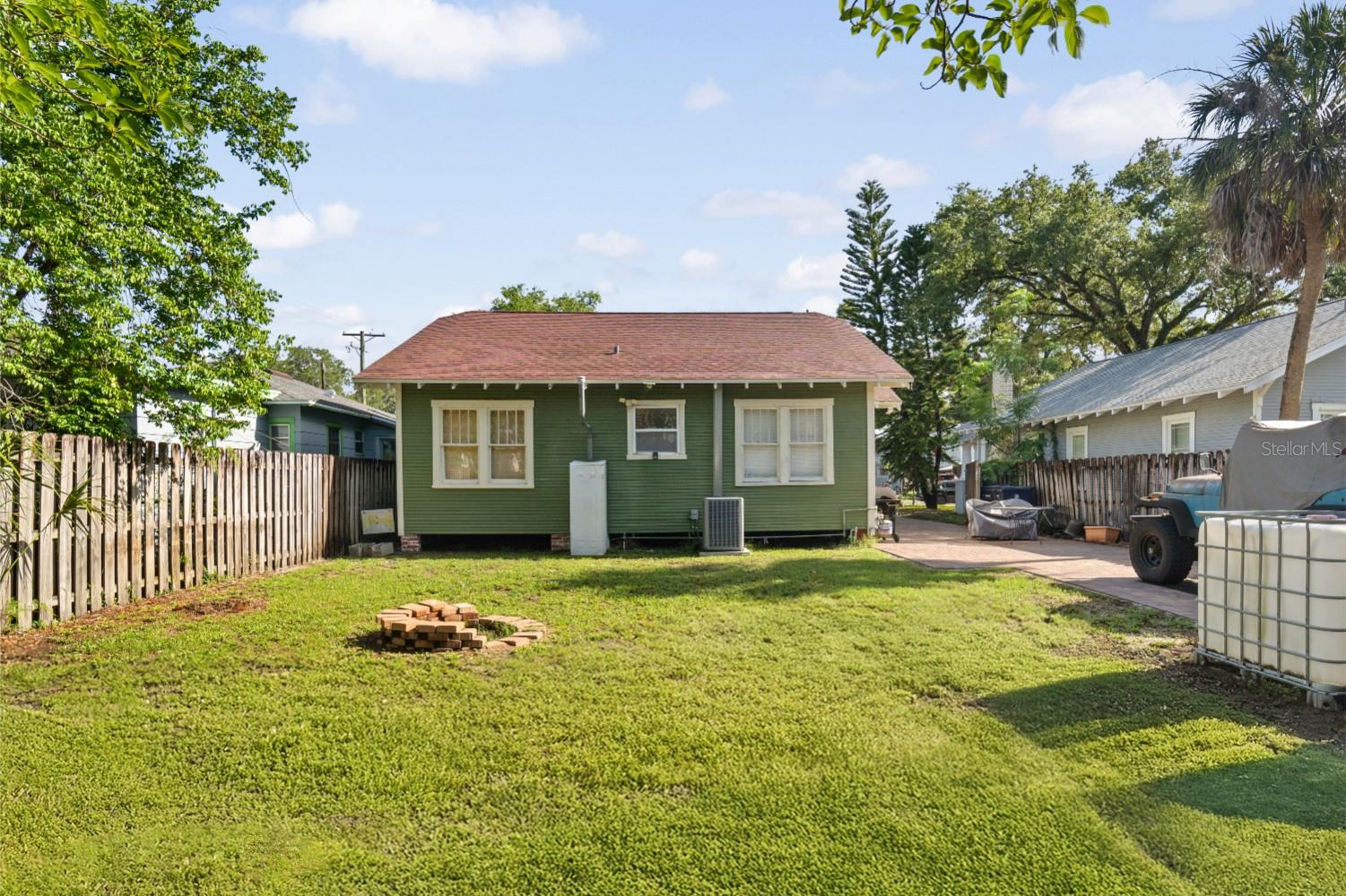 Listing photo id 33 for 216 South Avenue