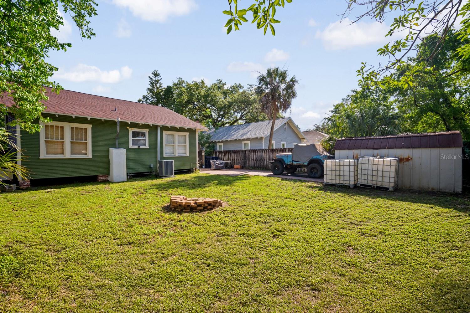 Listing photo id 2 for 216 South Avenue
