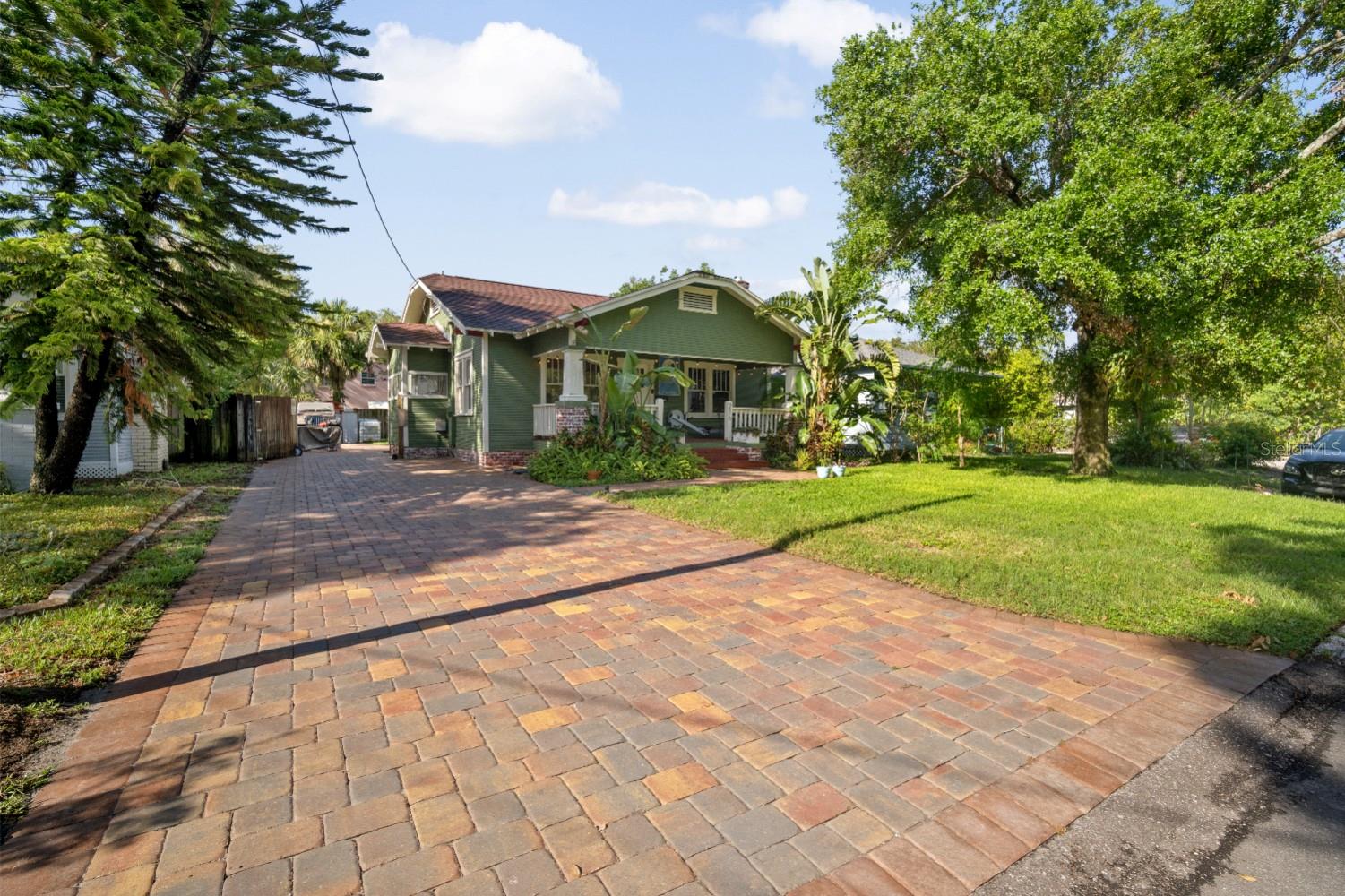 Listing photo id 6 for 216 South Avenue