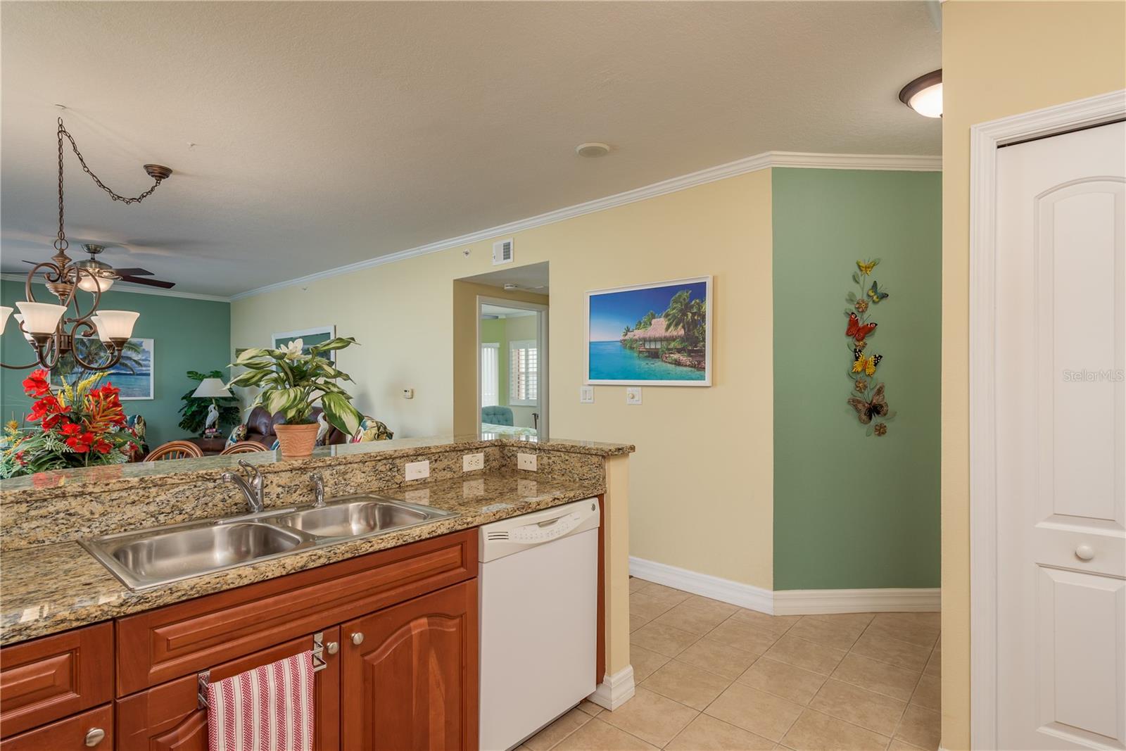 Image 14 of 39 For 4516 Seagull Drive 601