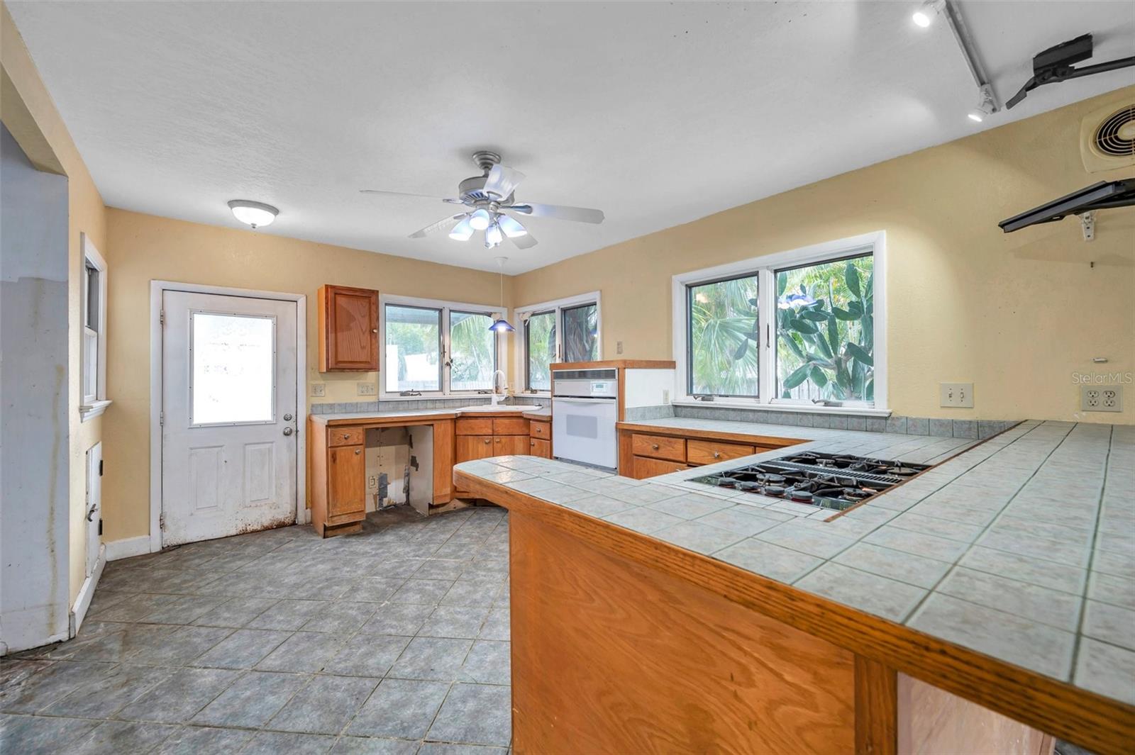 Image 13 of 55 For 4900 Alcazar Way S