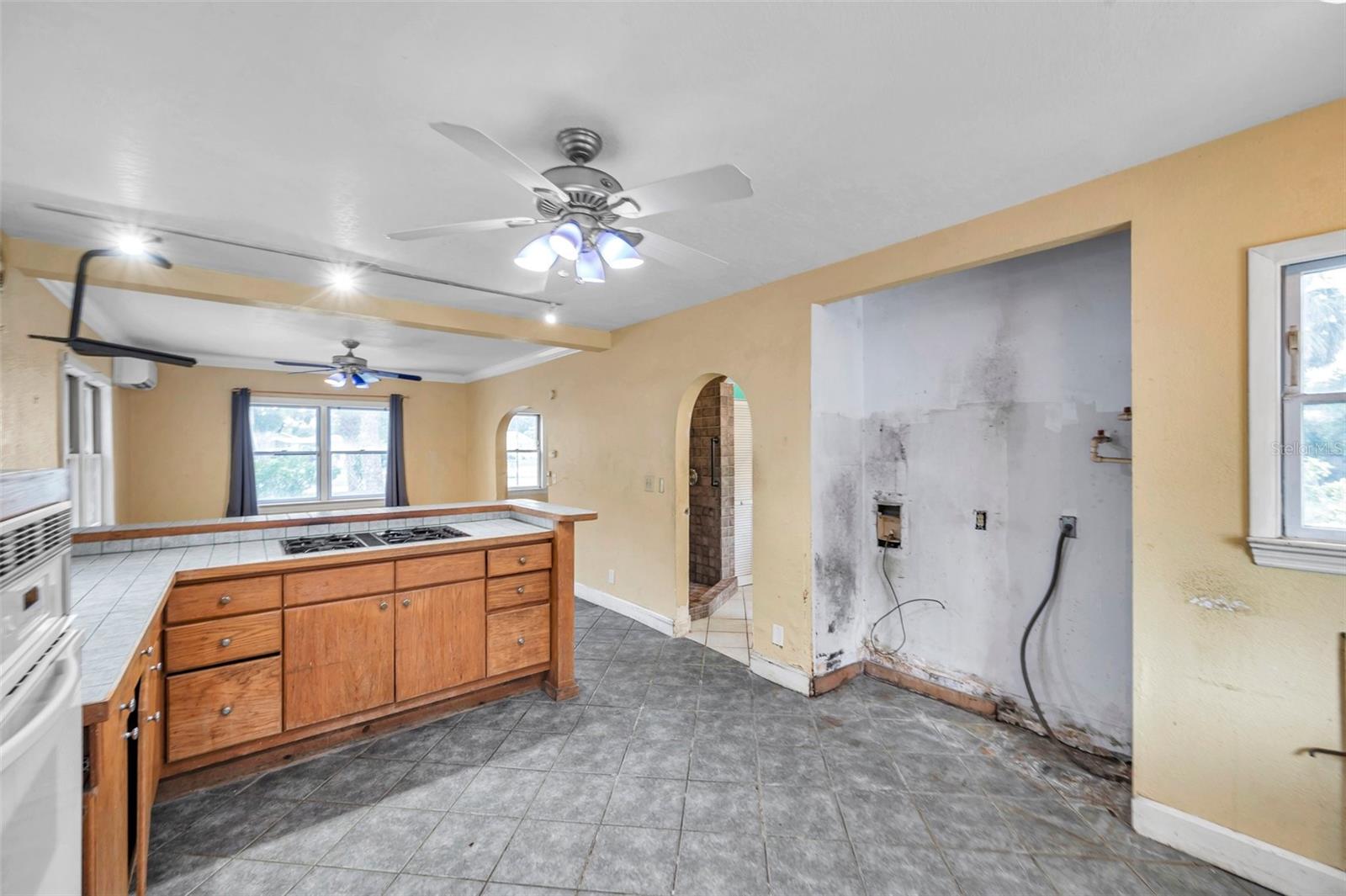 Image 14 of 55 For 4900 Alcazar Way S