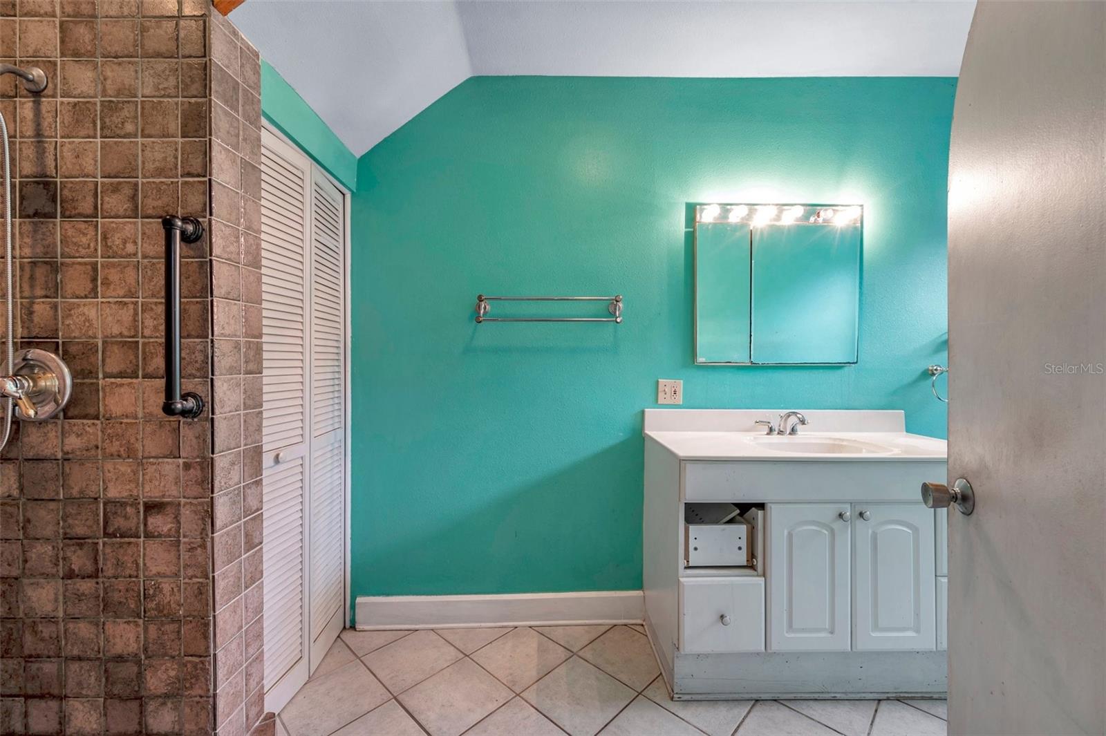 Image 18 of 55 For 4900 Alcazar Way S