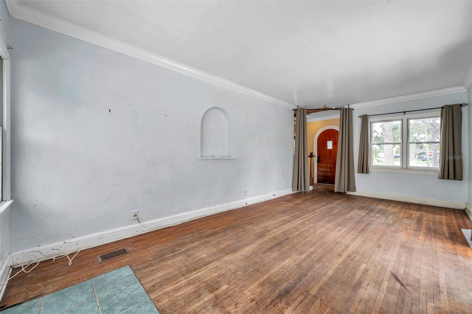 Image 5 of 55 For 4900 Alcazar Way S