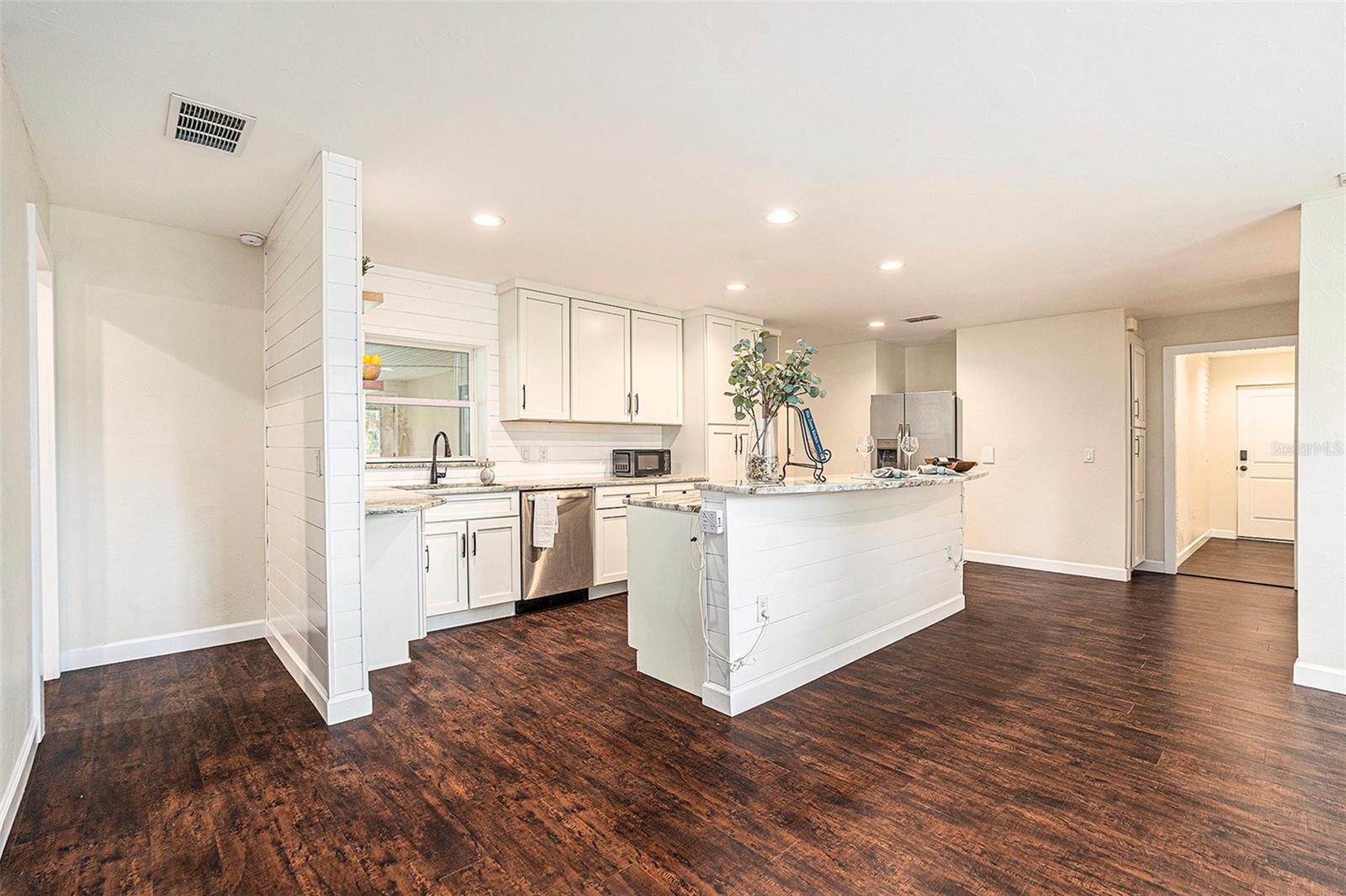 Listing photo id 8 for 5106 Five Acre Rd