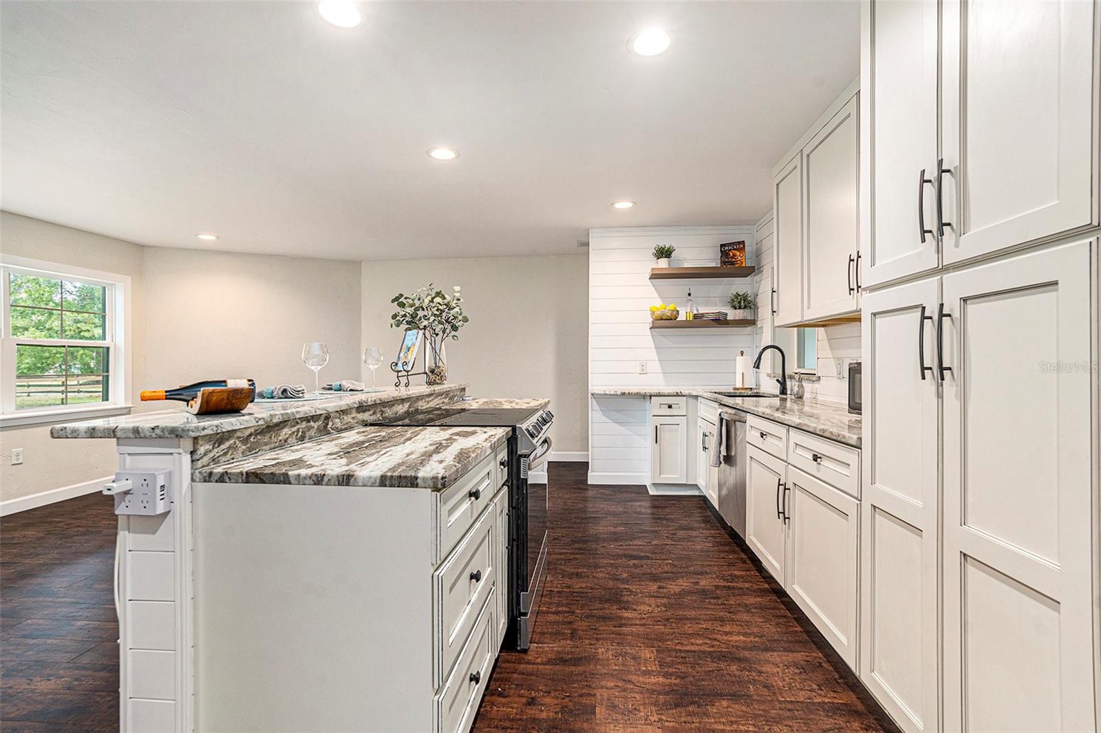 Listing photo id 9 for 5106 Five Acre Rd