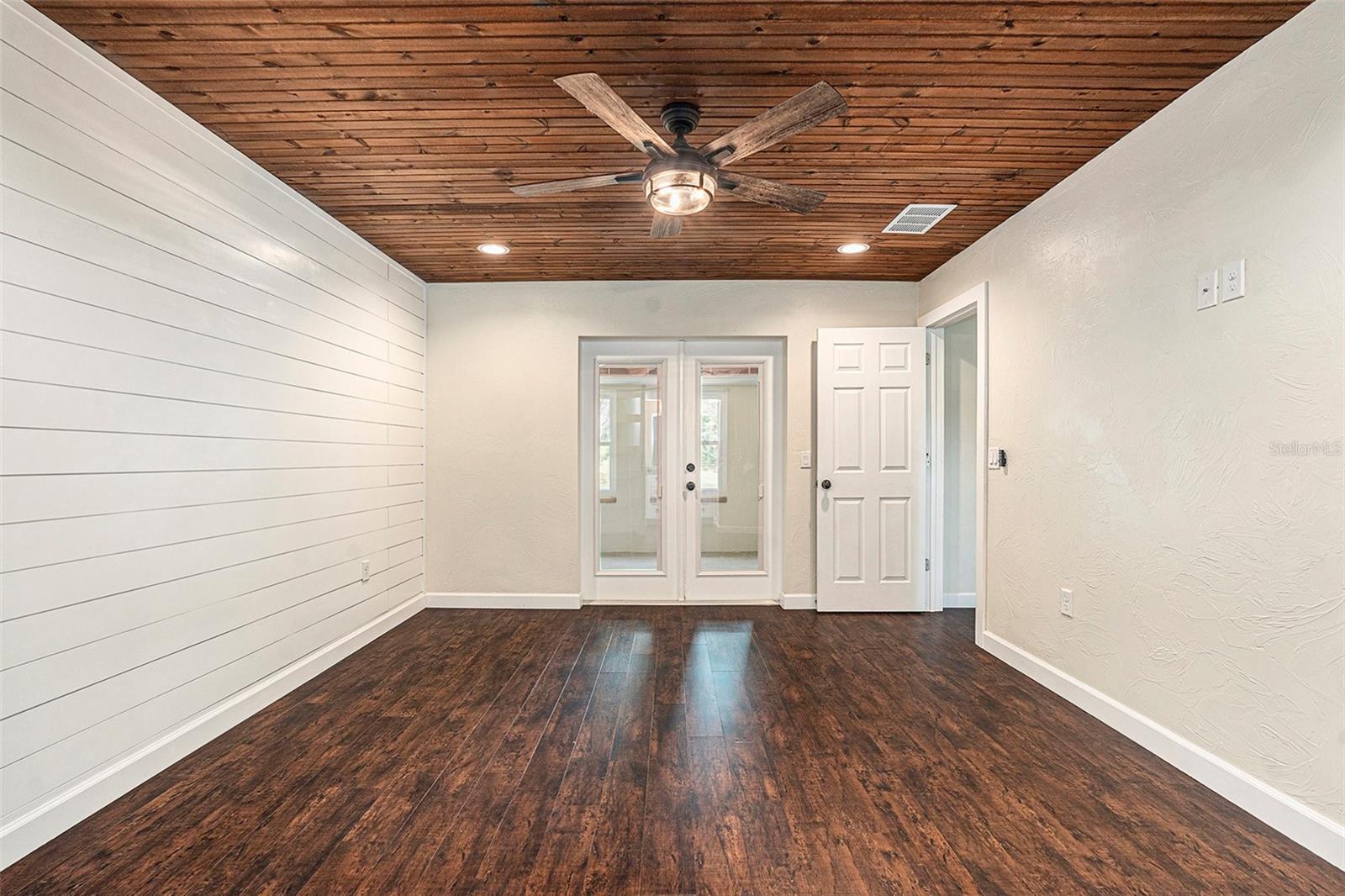 Listing photo id 15 for 5106 Five Acre Rd