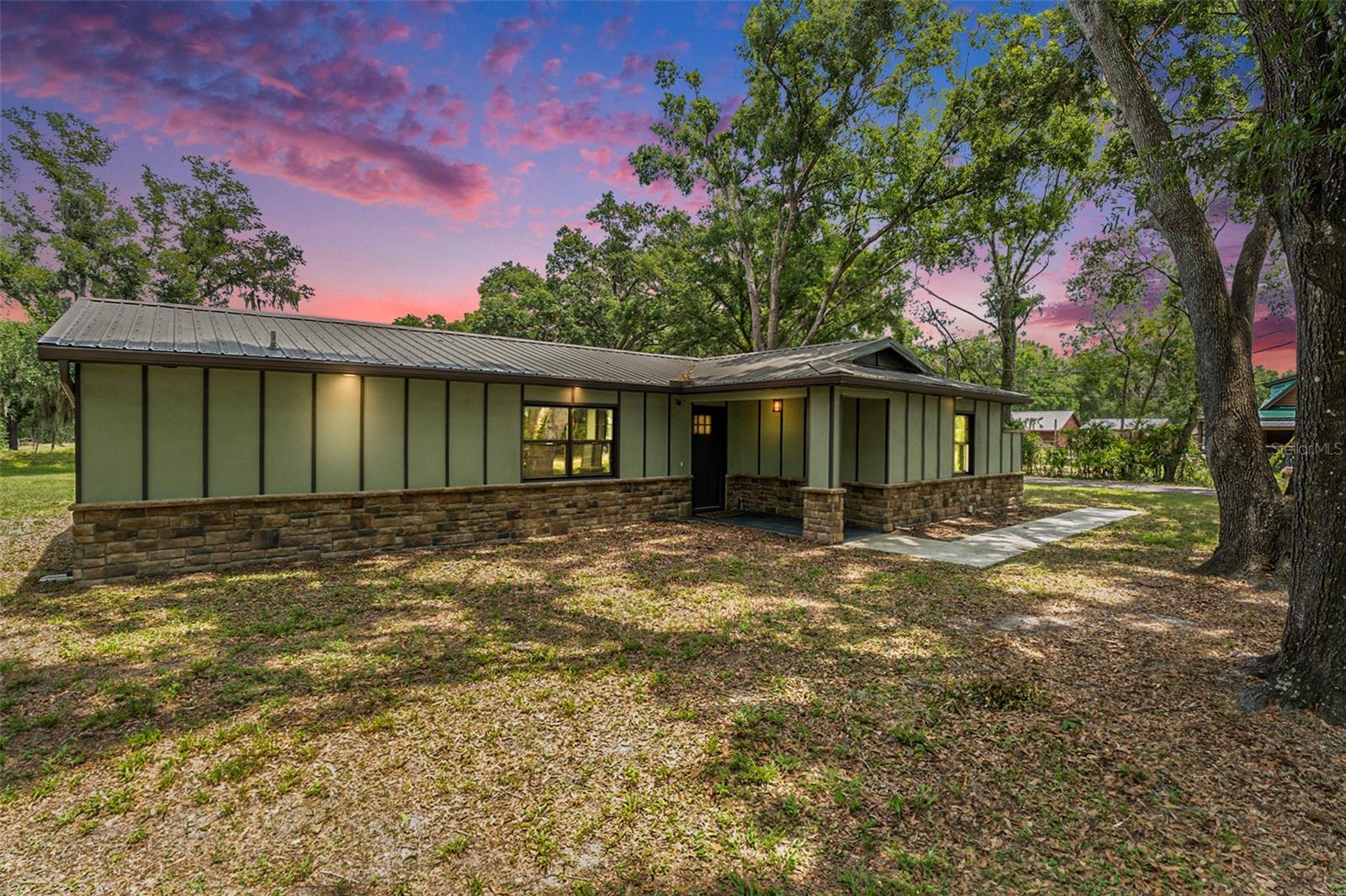 Listing photo id 0 for 5106 Five Acre Rd