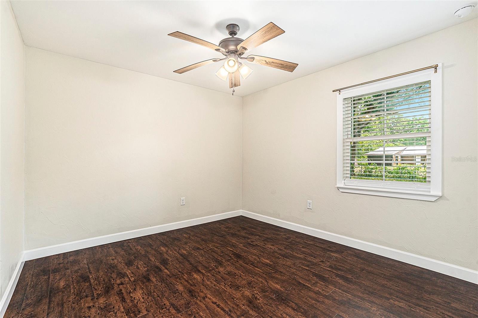 Listing photo id 18 for 5106 Five Acre Rd