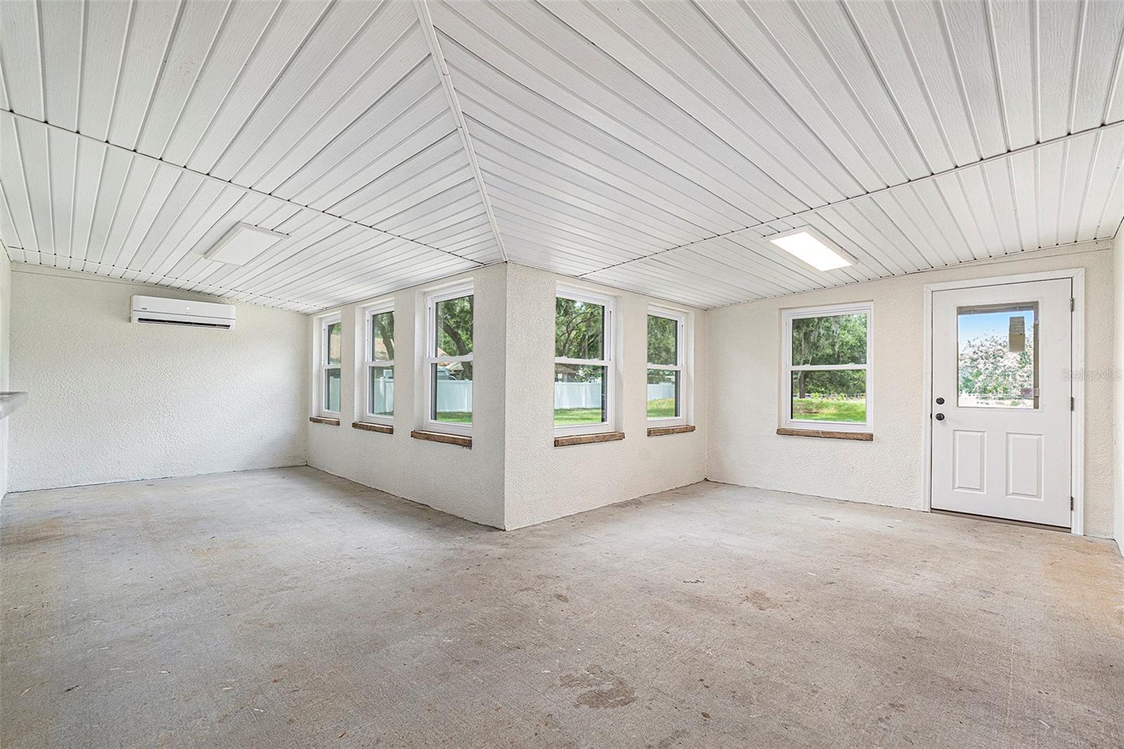 Listing photo id 24 for 5106 Five Acre Rd