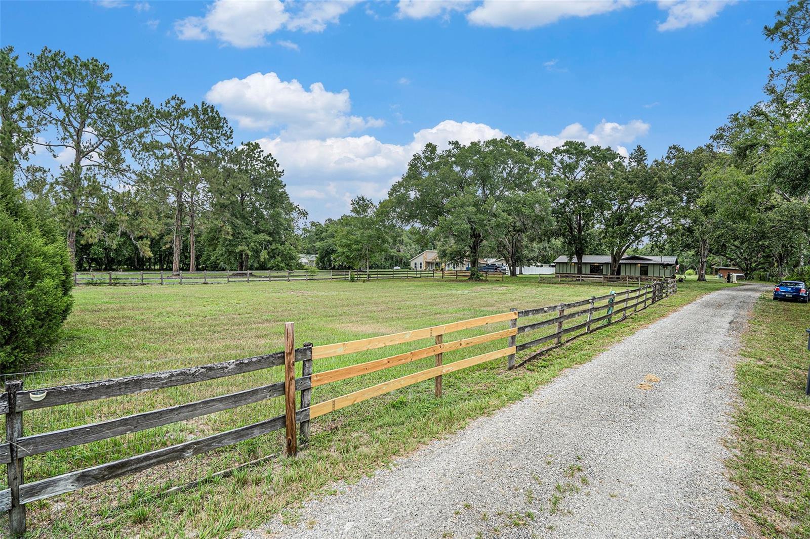 Listing photo id 1 for 5106 Five Acre Rd