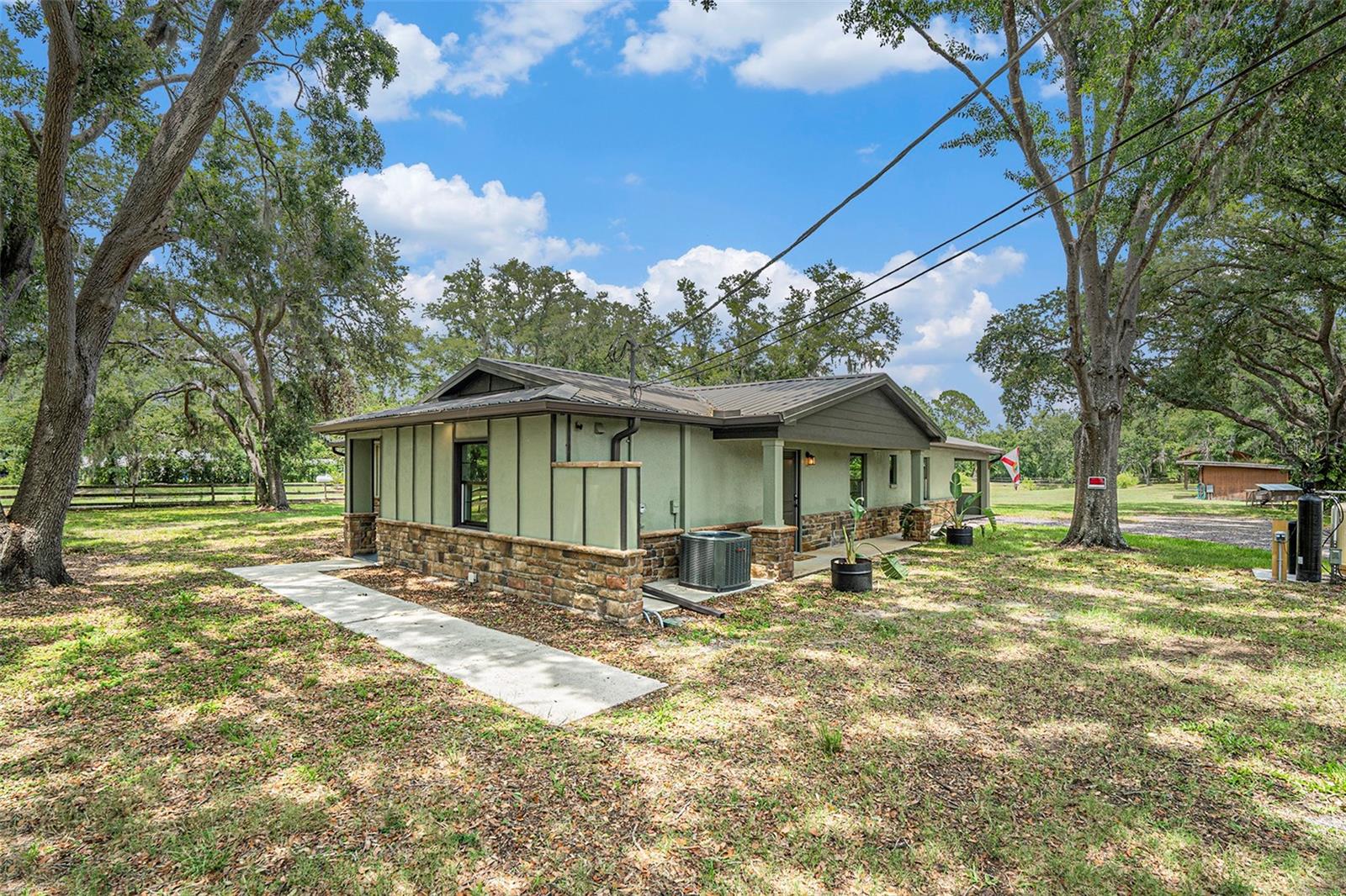 Listing photo id 2 for 5106 Five Acre Rd