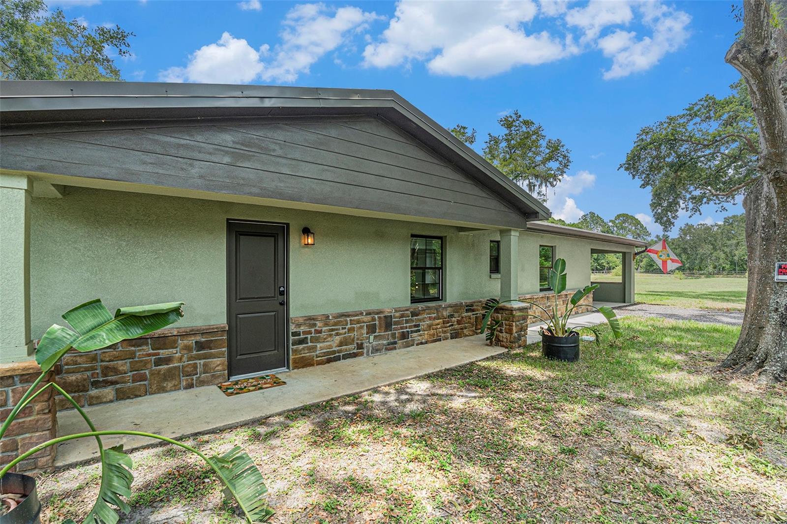 Listing photo id 4 for 5106 Five Acre Rd
