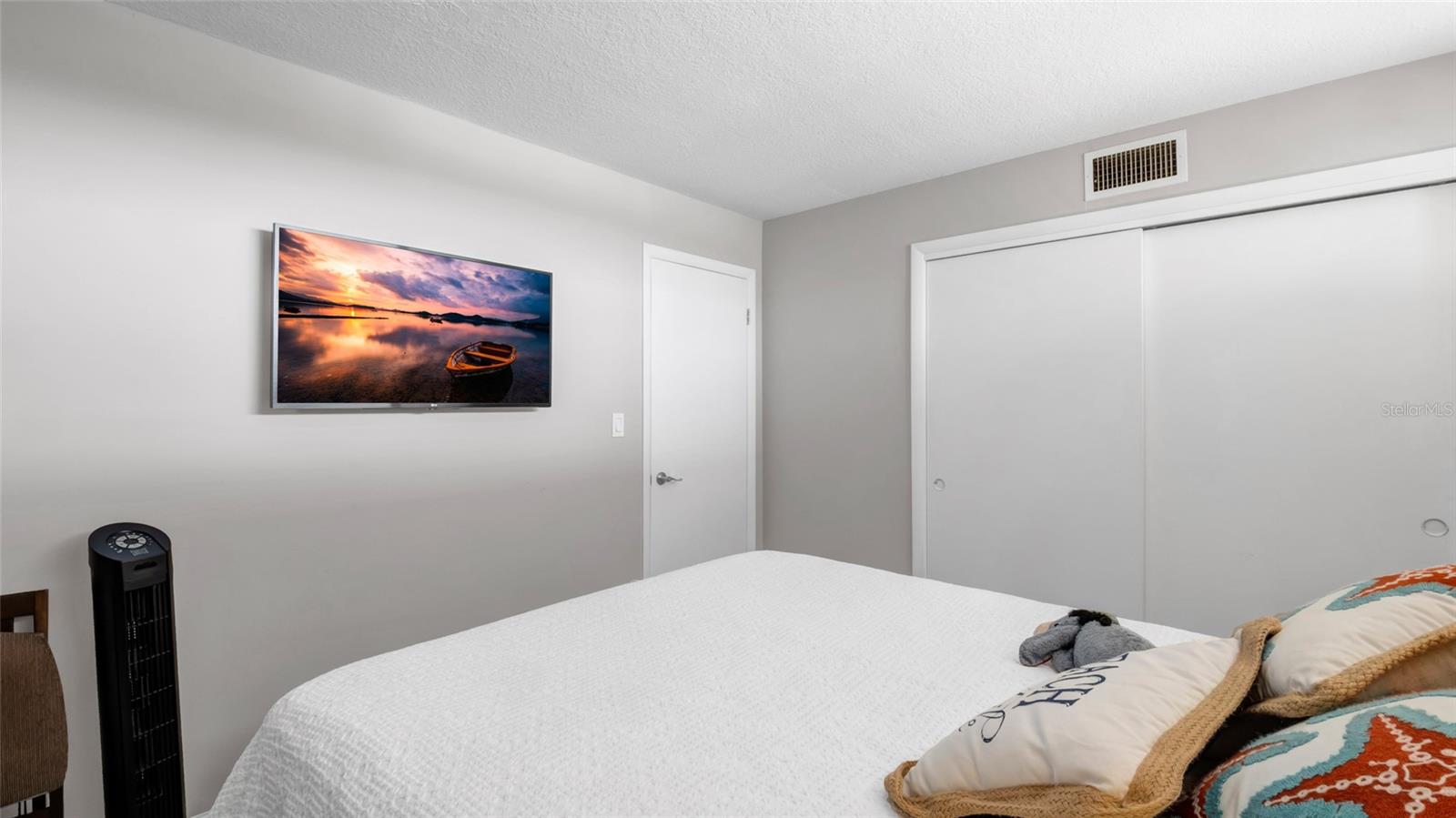 Image 36 of 61 For 2616 Cove Cay Drive 505