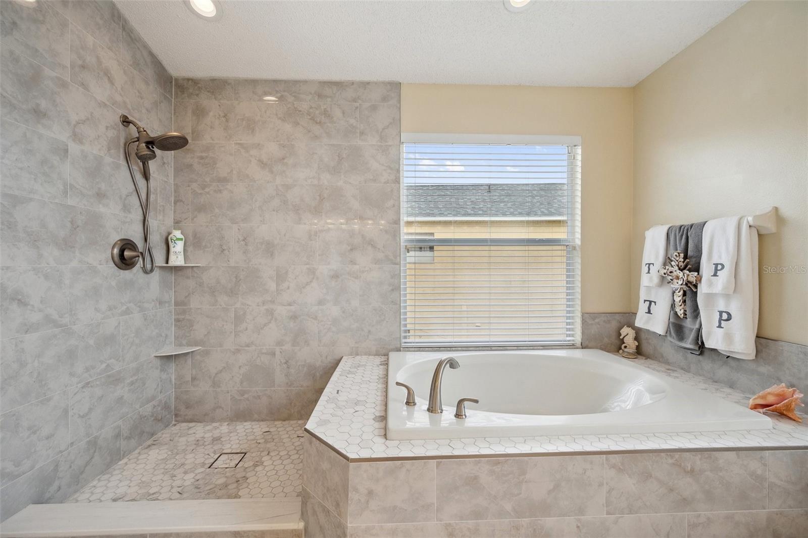 Listing photo id 40 for 27133 Sea Breeze Way