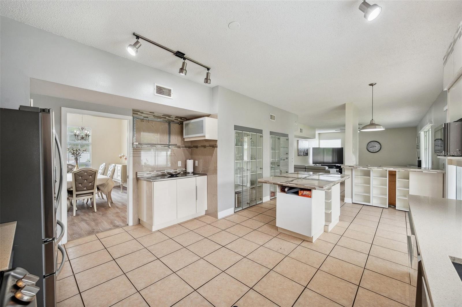 Listing photo id 57 for 27133 Sea Breeze Way