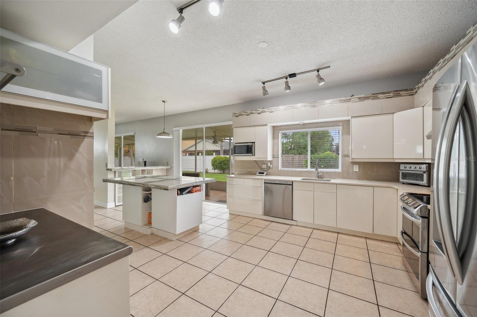 Listing photo id 59 for 27133 Sea Breeze Way