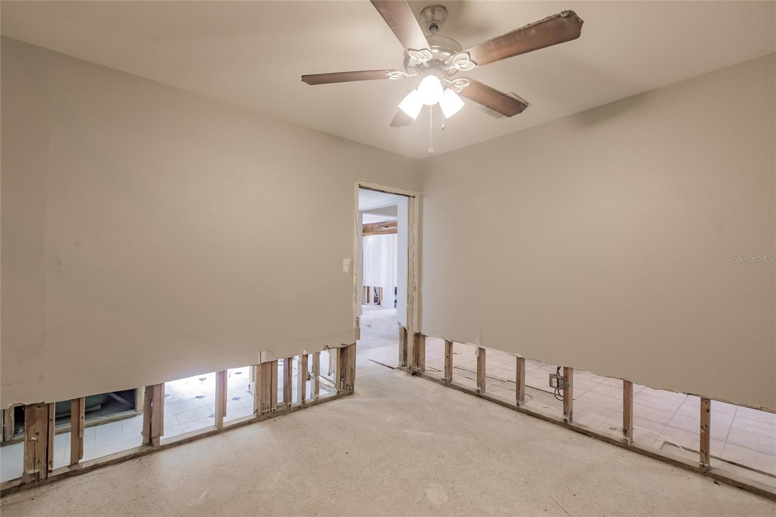Image 12 of 27 For 647 74th Avenue N