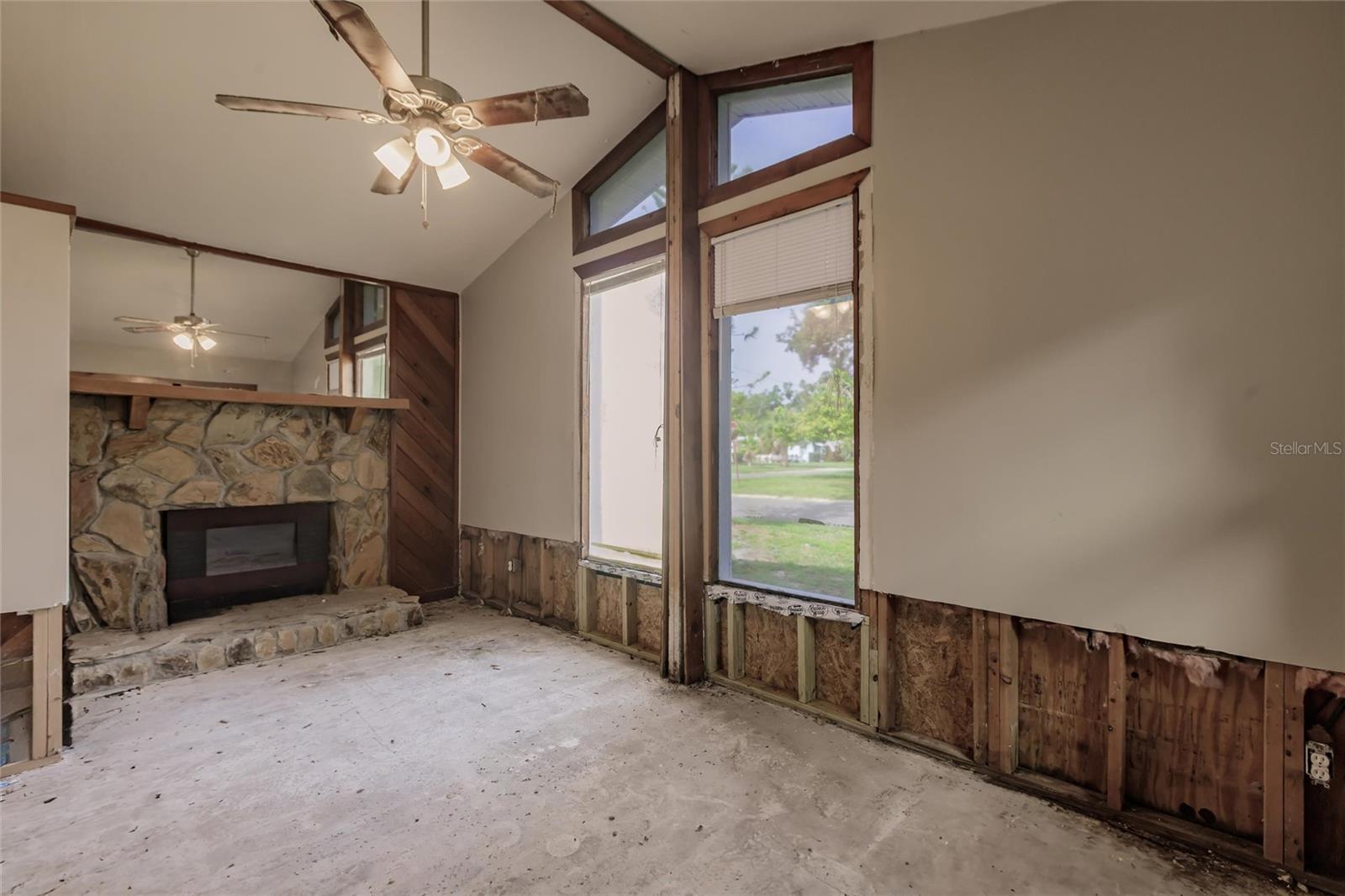 Image 13 of 27 For 647 74th Avenue N