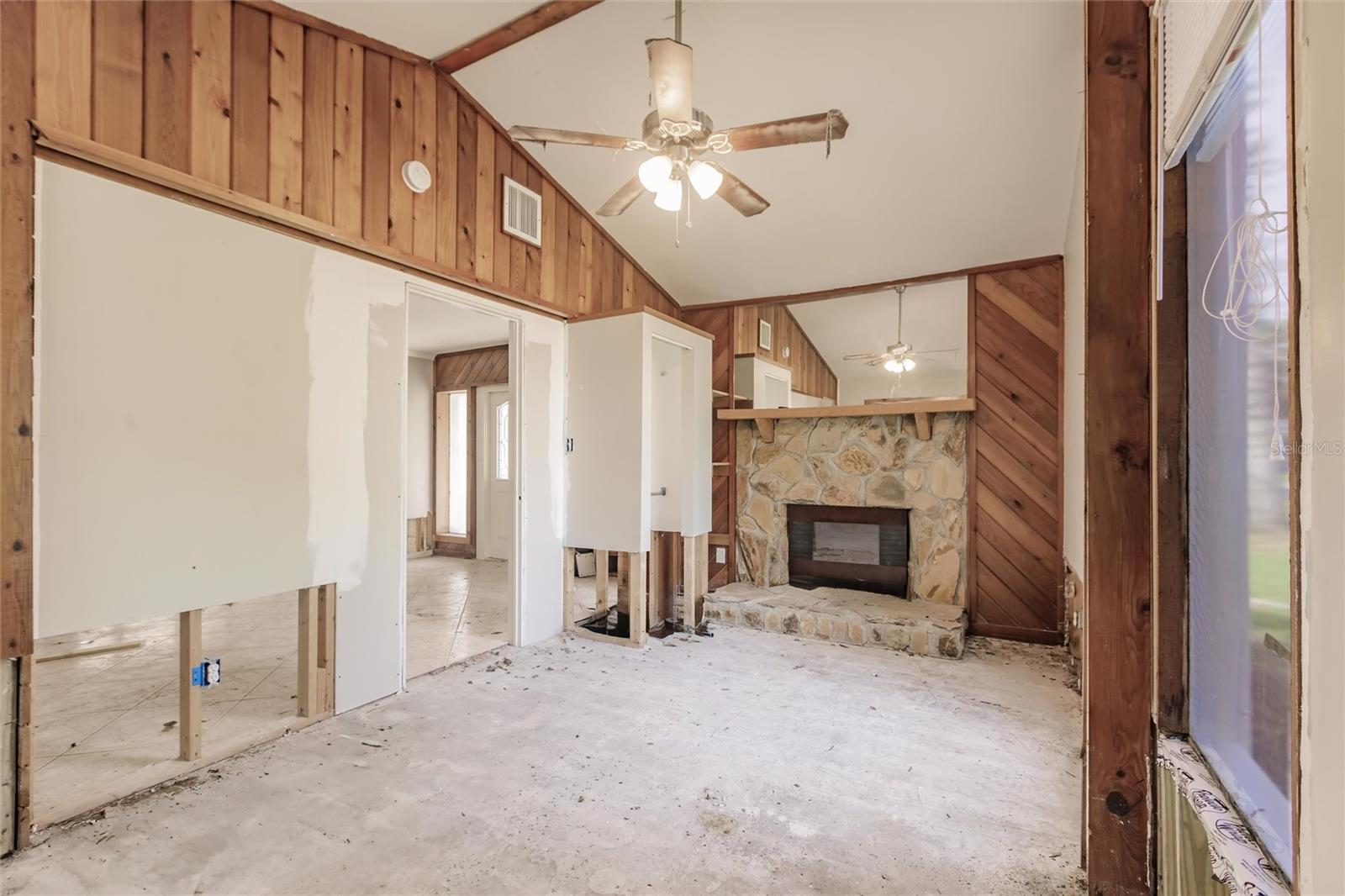 Image 14 of 27 For 647 74th Avenue N