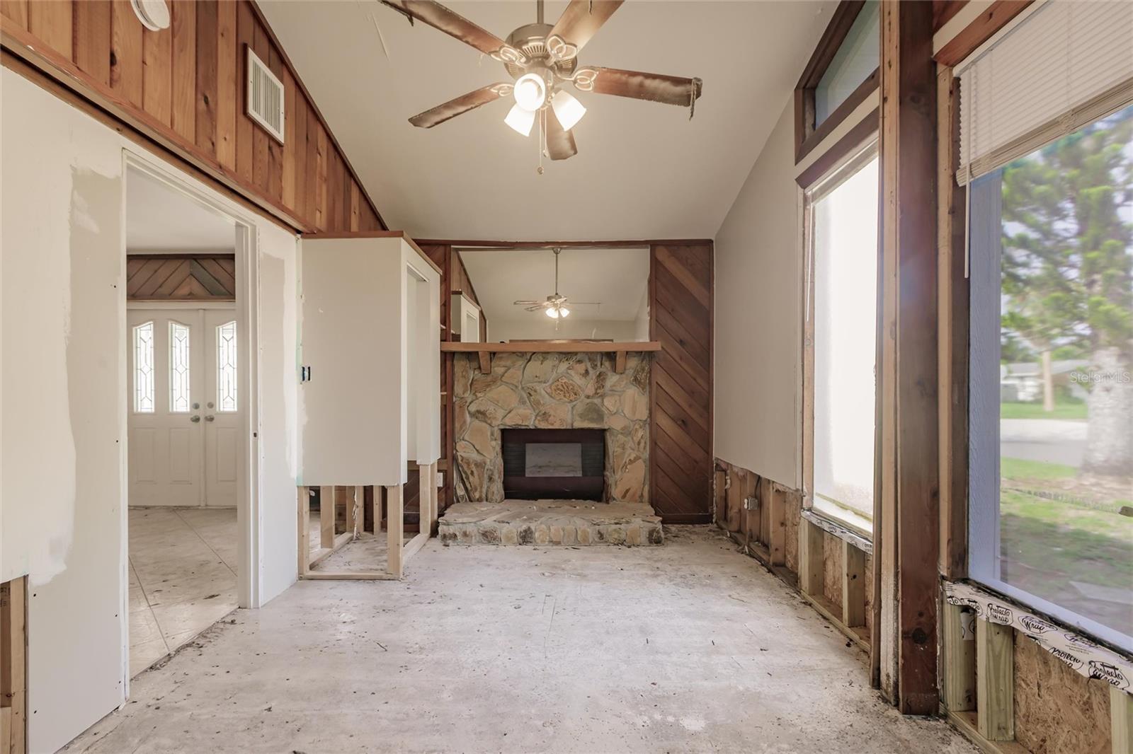 Image 15 of 27 For 647 74th Avenue N