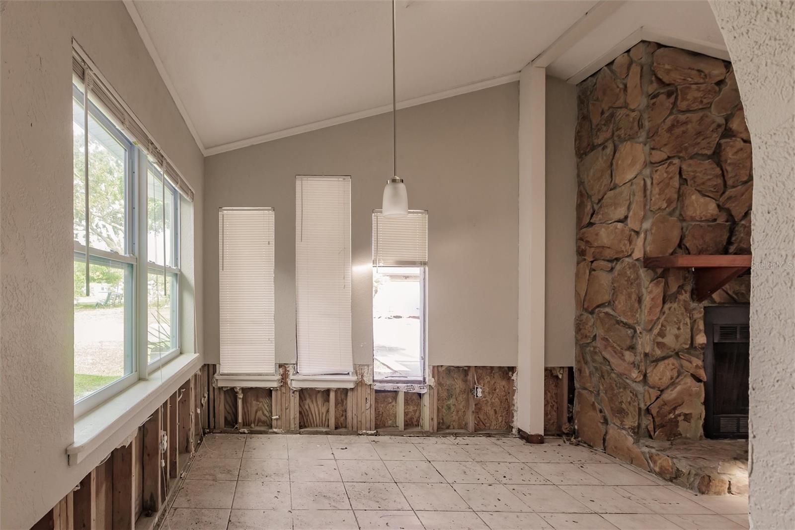 Image 18 of 27 For 647 74th Avenue N
