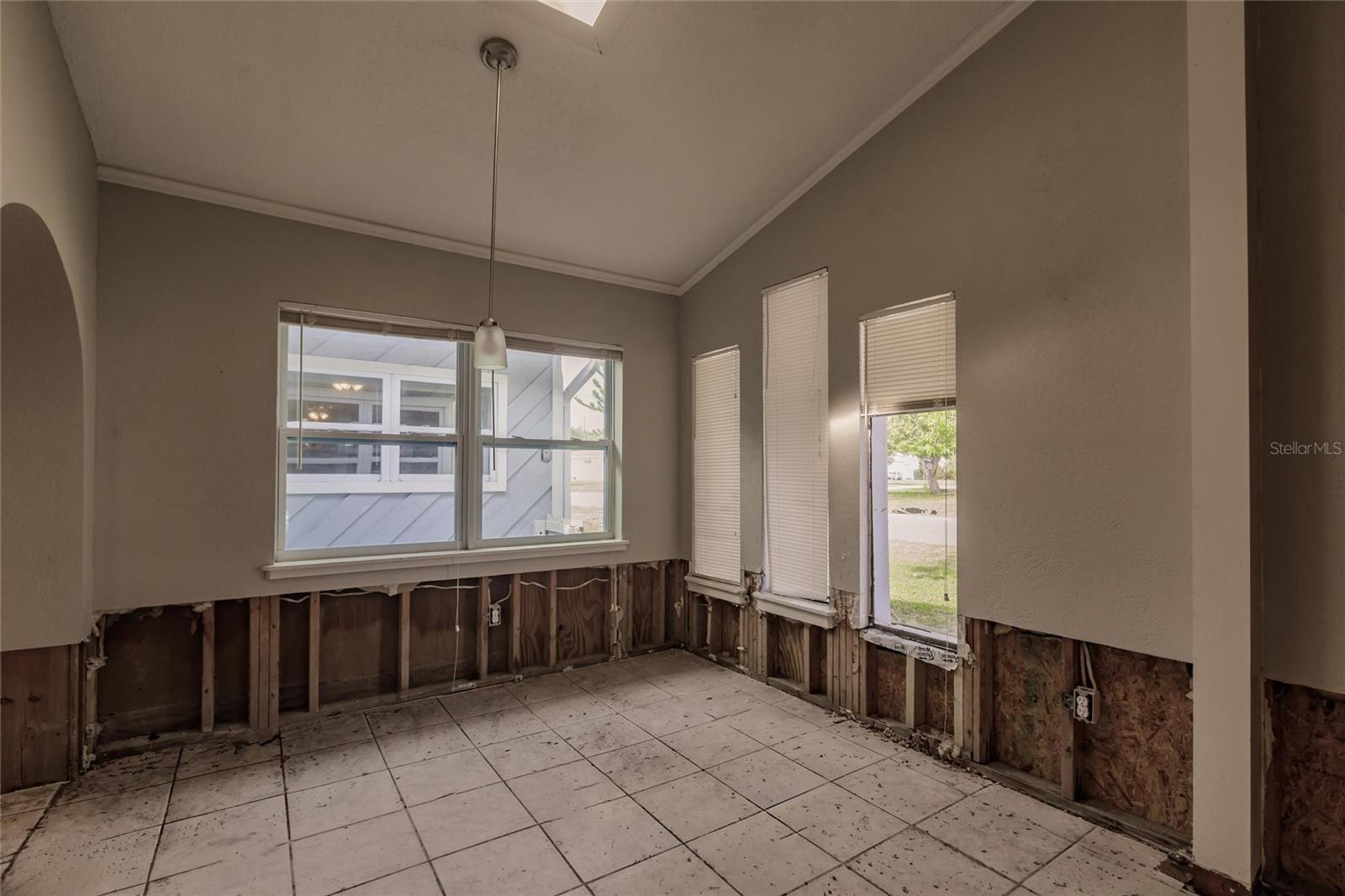 Image 19 of 27 For 647 74th Avenue N
