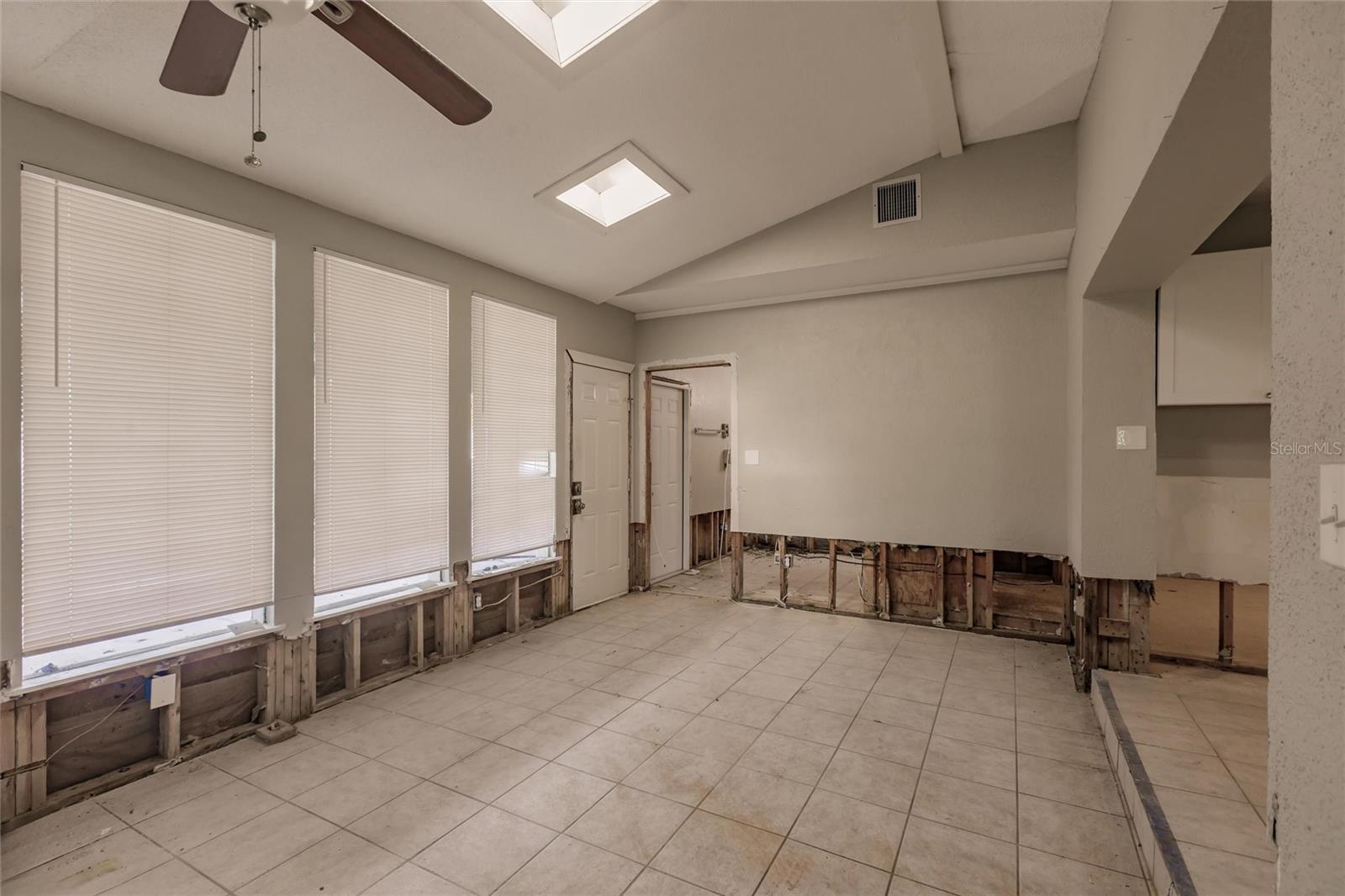Image 20 of 27 For 647 74th Avenue N