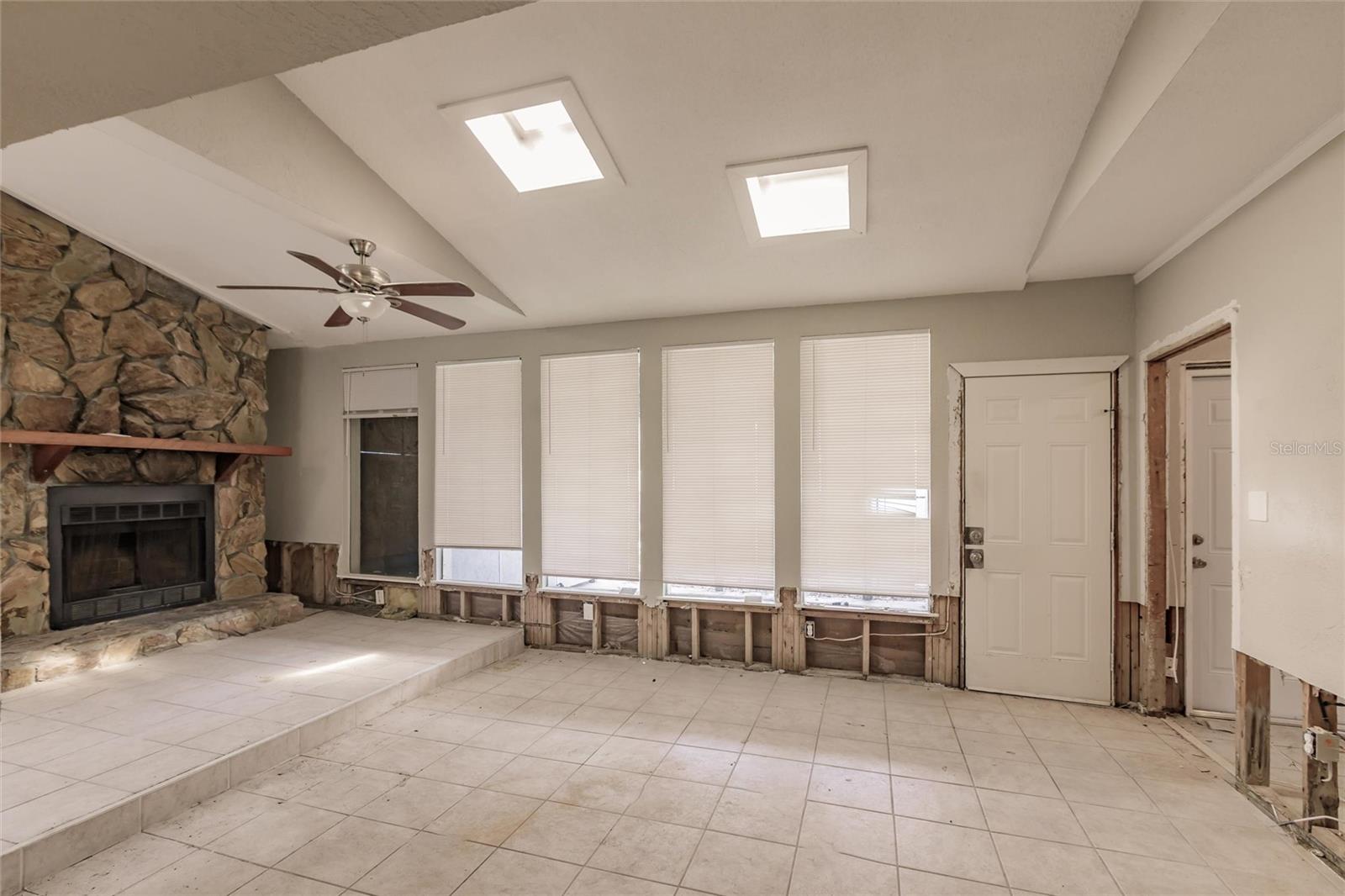 Image 22 of 27 For 647 74th Avenue N