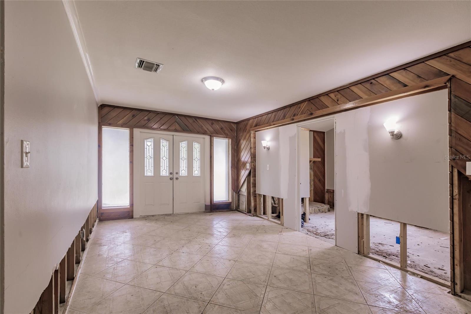 Image 4 of 27 For 647 74th Avenue N