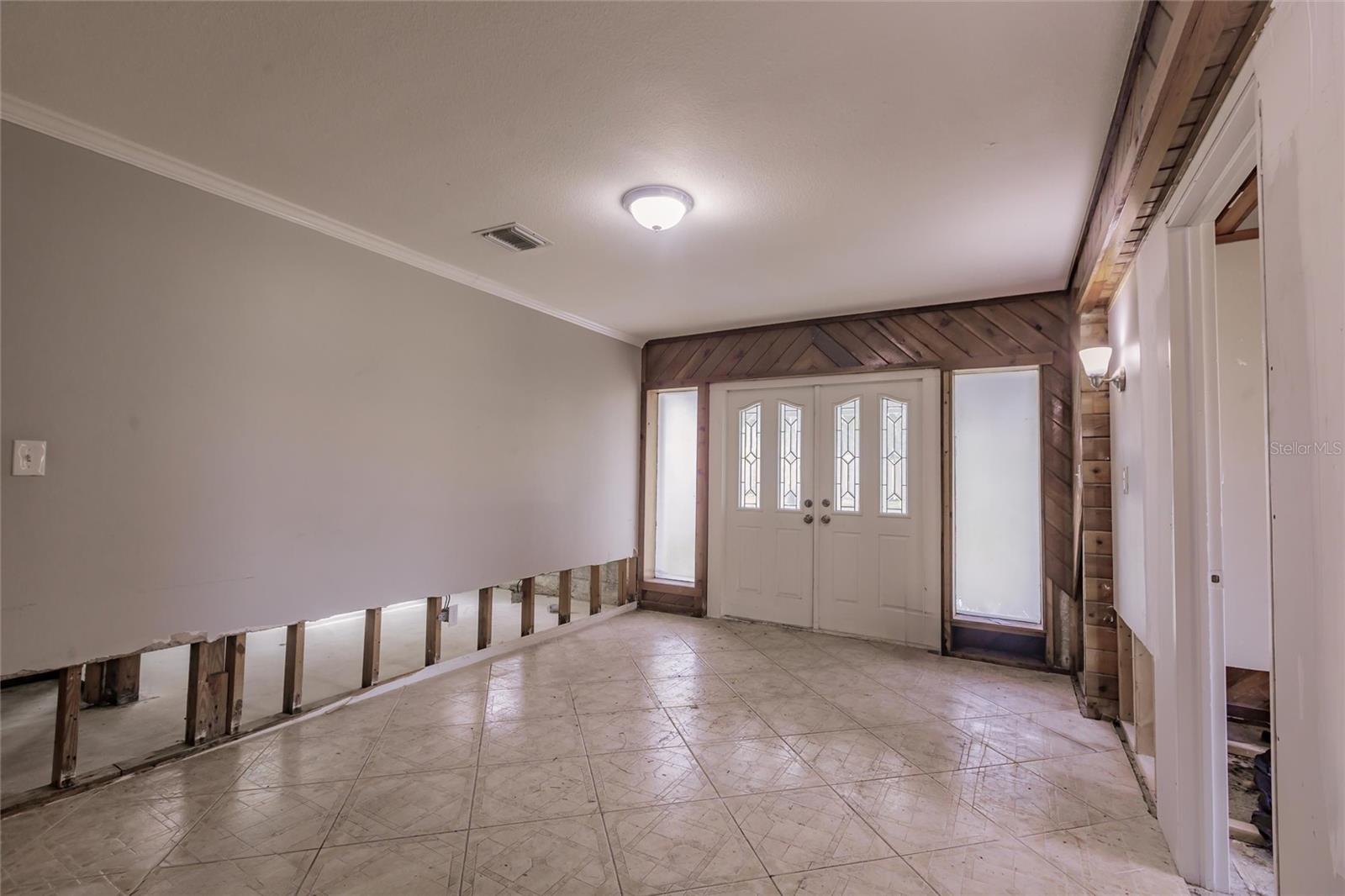 Image 5 of 27 For 647 74th Avenue N