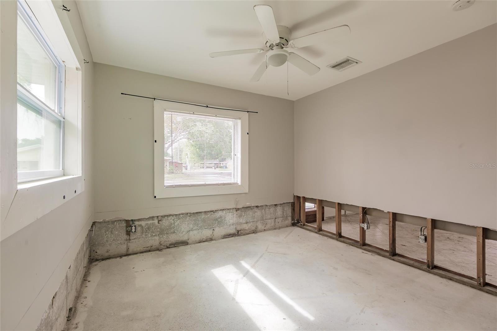 Image 7 of 27 For 647 74th Avenue N