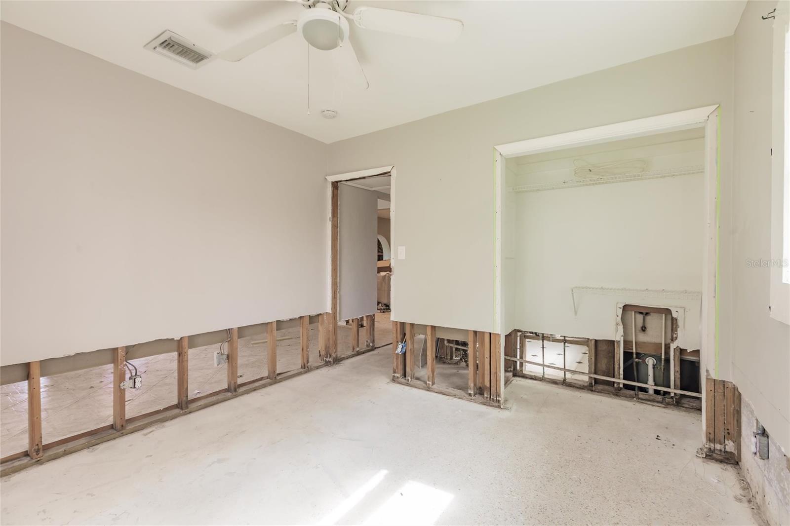 Image 8 of 27 For 647 74th Avenue N