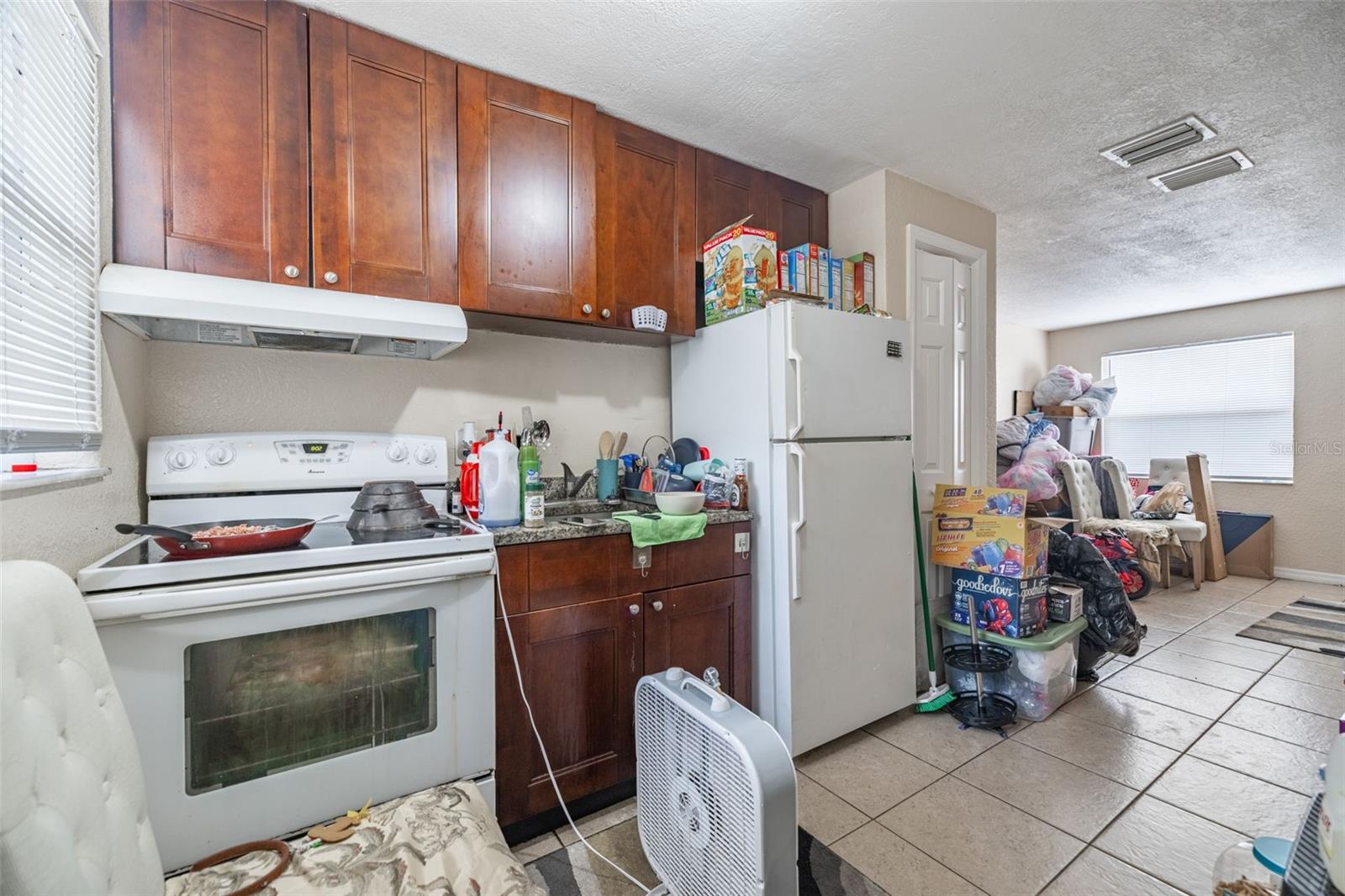 Image 11 of 50 For 1799 Russell Street S