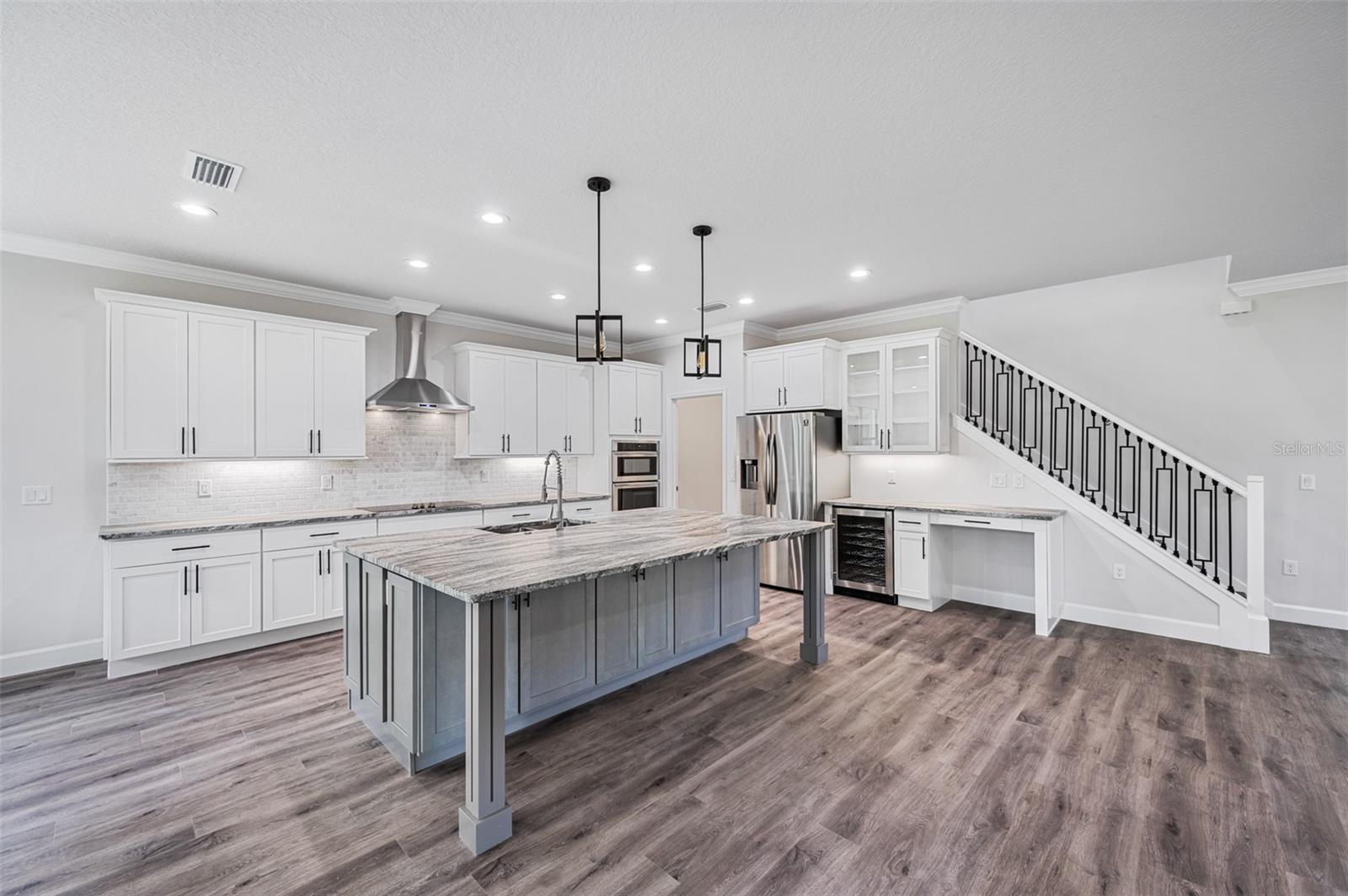 Listing photo id 8 for 14808 Lake Magdalene Circle