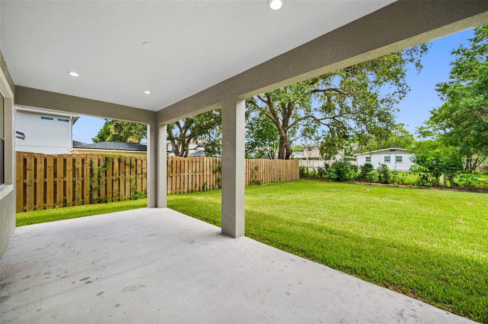 Listing photo id 9 for 14808 Lake Magdalene Circle