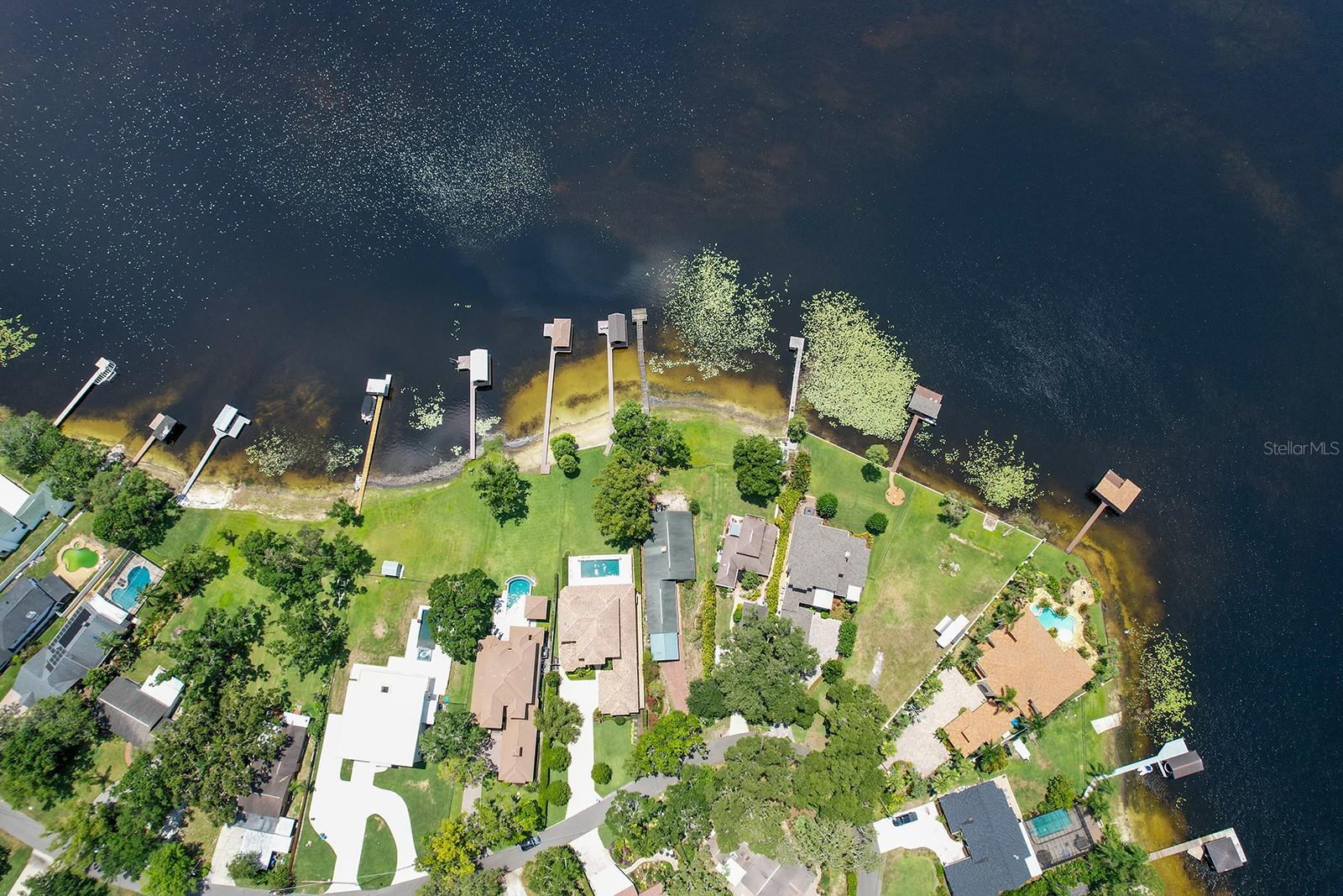Listing photo id 11 for 14808 Lake Magdalene Circle