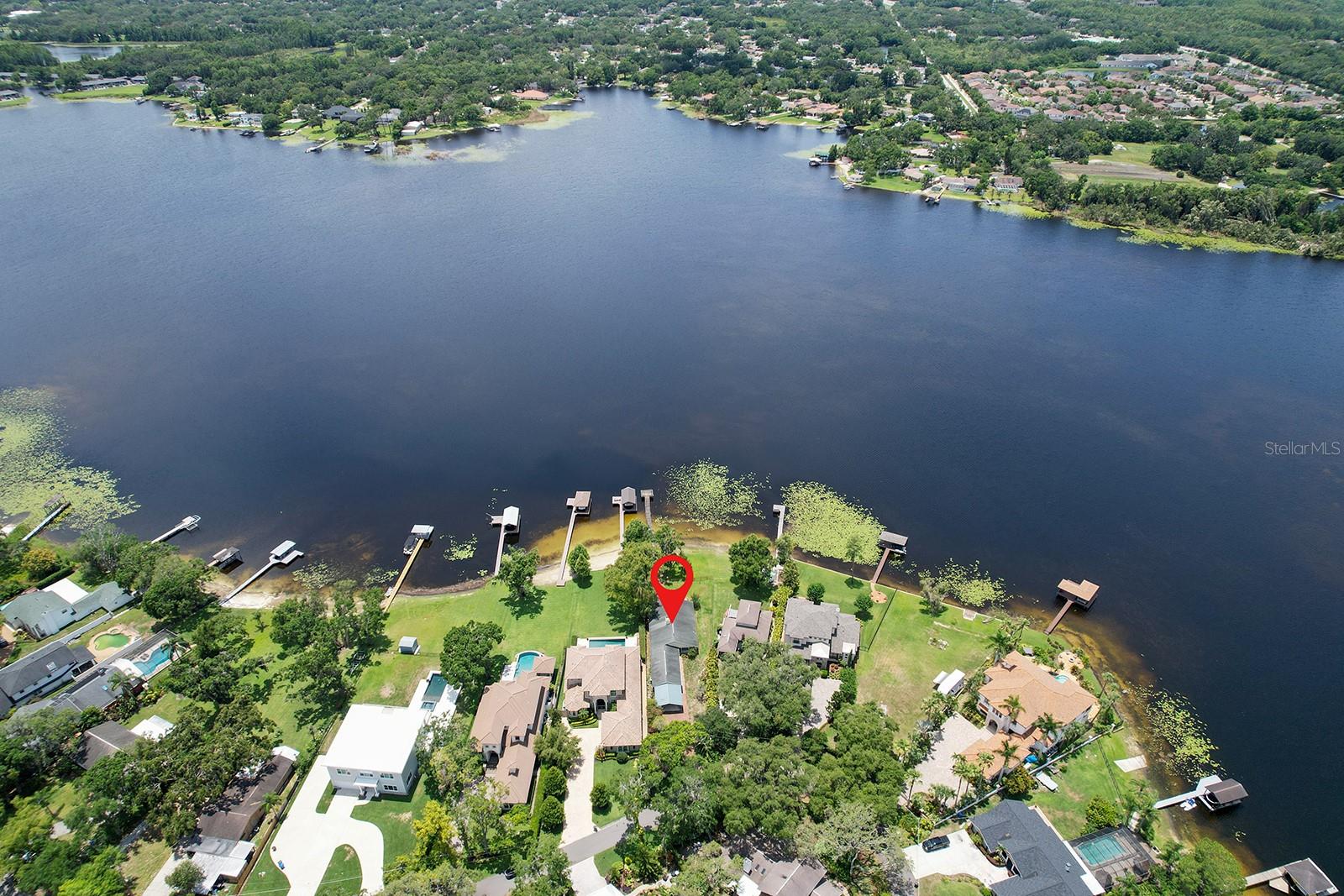 Listing photo id 12 for 14808 Lake Magdalene Circle