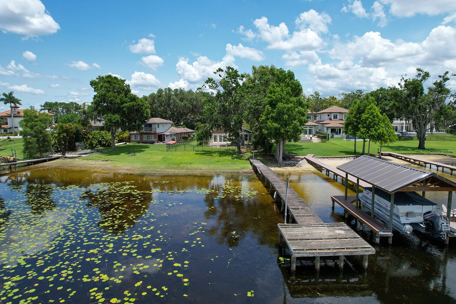 Listing photo id 15 for 14808 Lake Magdalene Circle