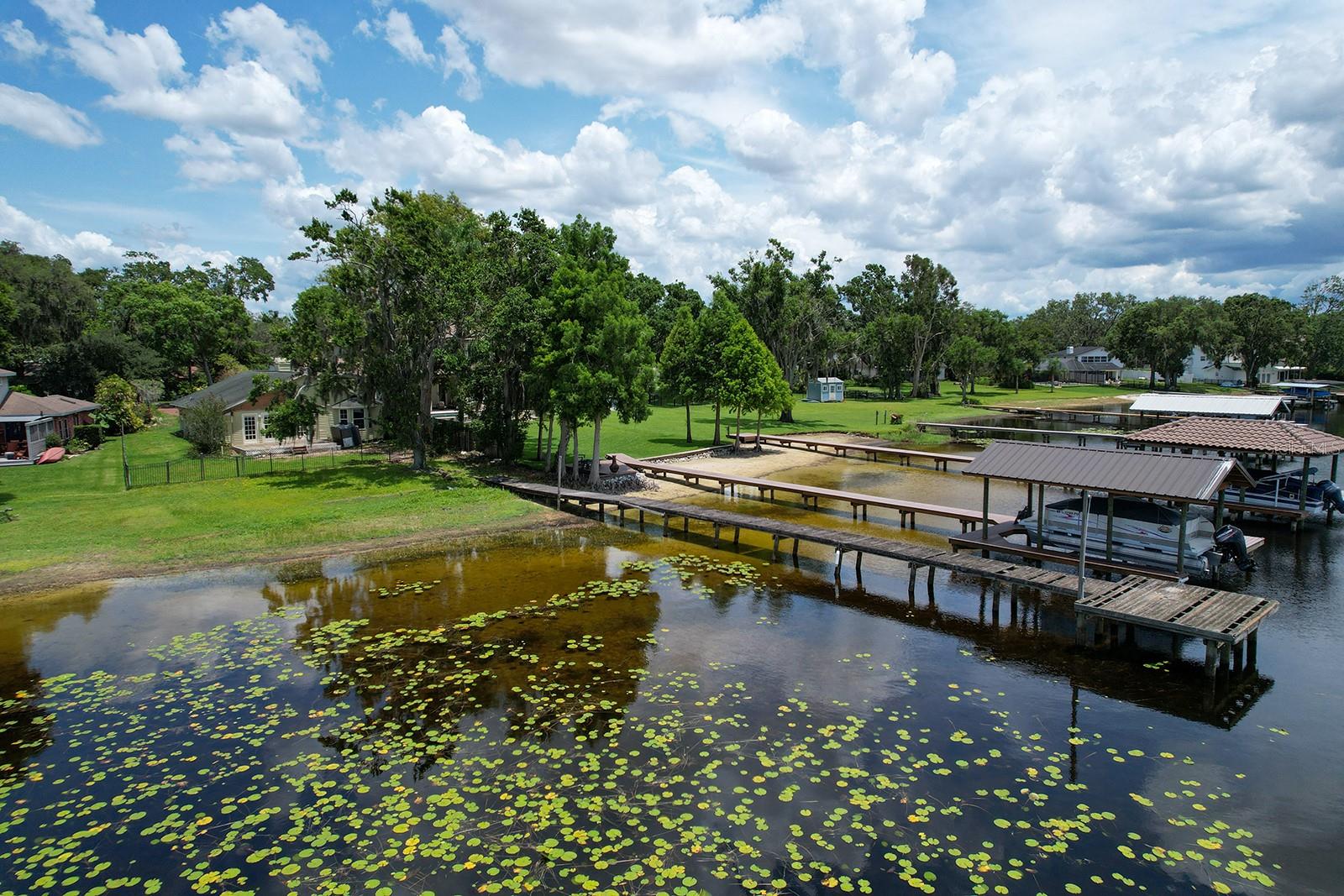 Listing photo id 16 for 14808 Lake Magdalene Circle
