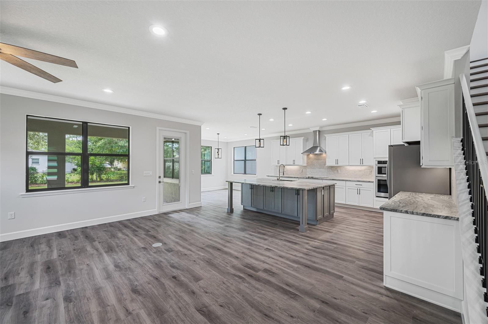 Listing photo id 7 for 14808 Lake Magdalene Circle