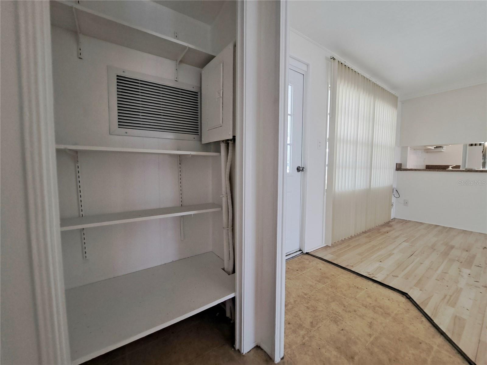 Listing photo id 10 for 4851 Gandy Boulevard B12l23