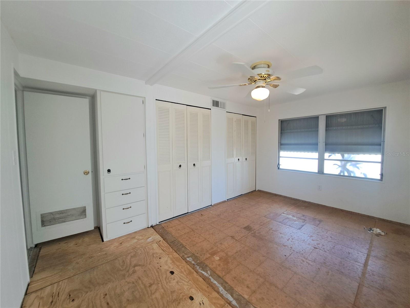 Listing photo id 14 for 4851 Gandy Boulevard B12l23