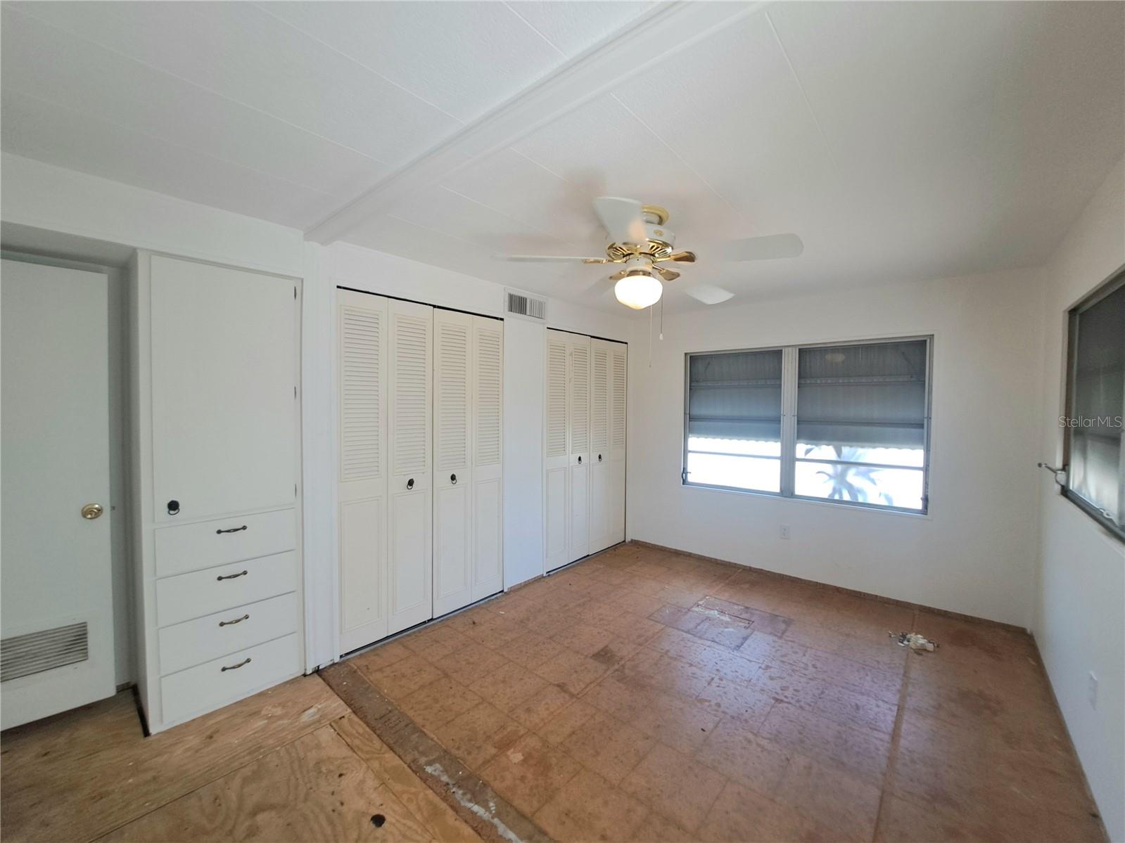 Listing photo id 15 for 4851 Gandy Boulevard B12l23